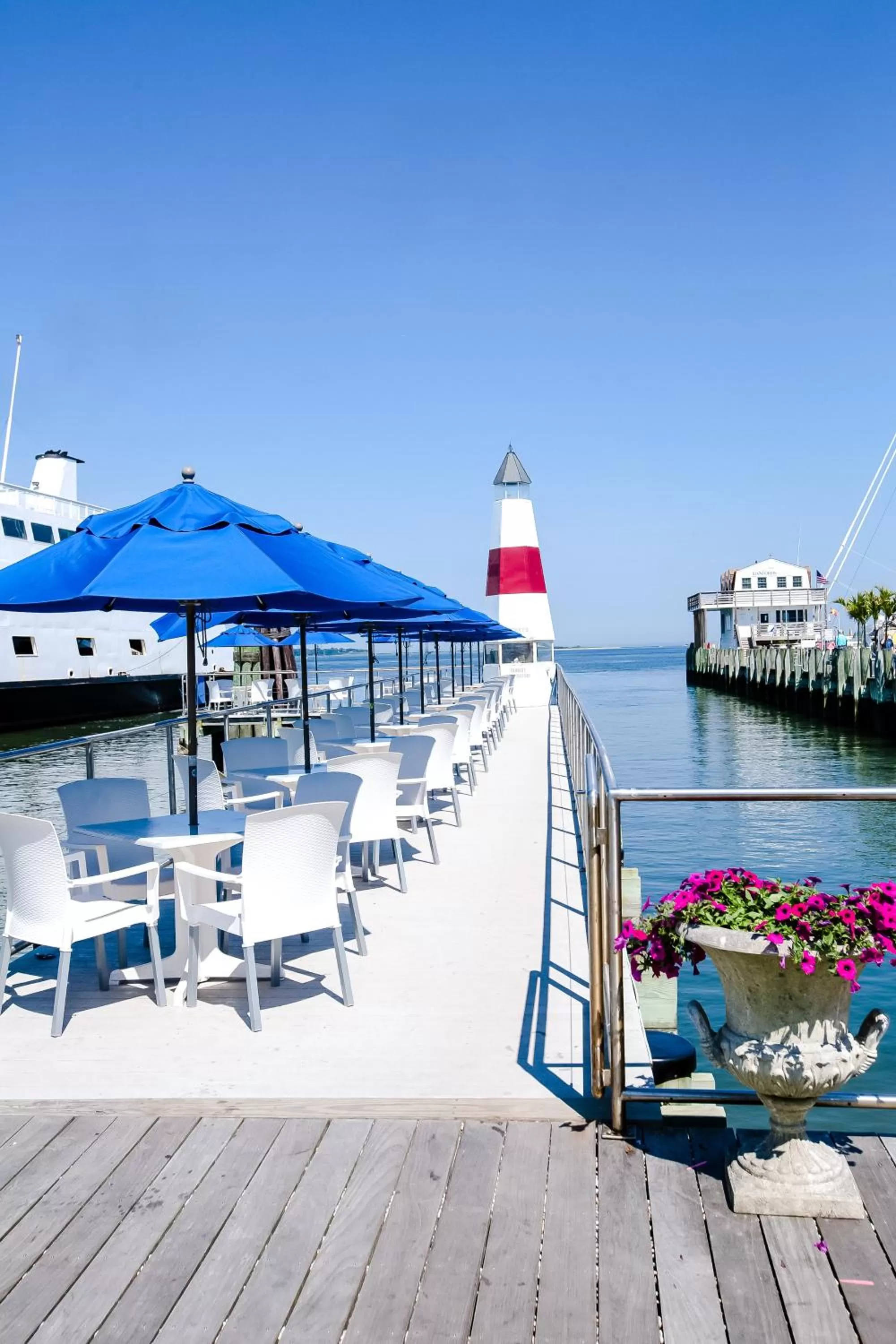 Restaurant/places to eat in Danfords Hotel & Marina