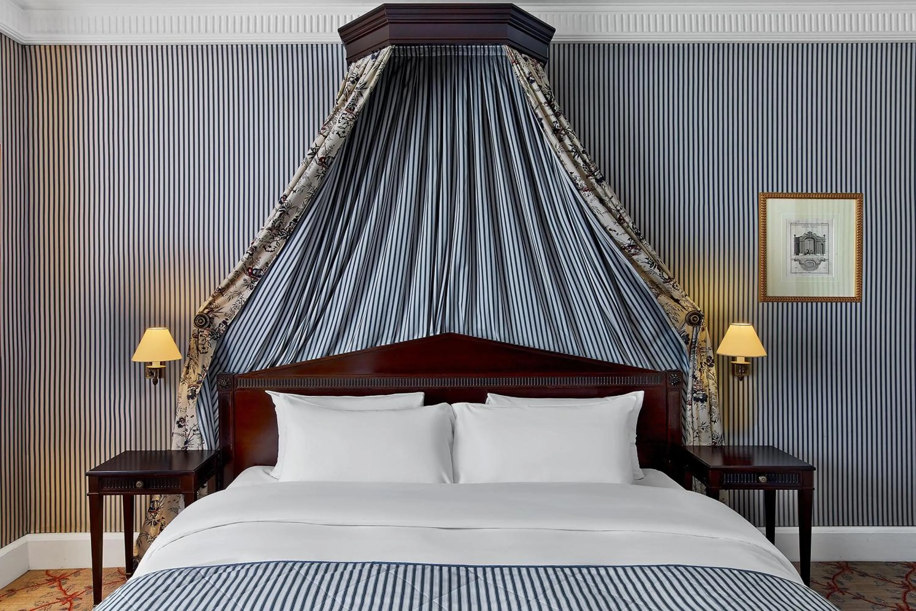 Photo of the whole room, Bed in Le Dokhan's Paris Arc de Triomphe, a Tribute Portfolio Hotel