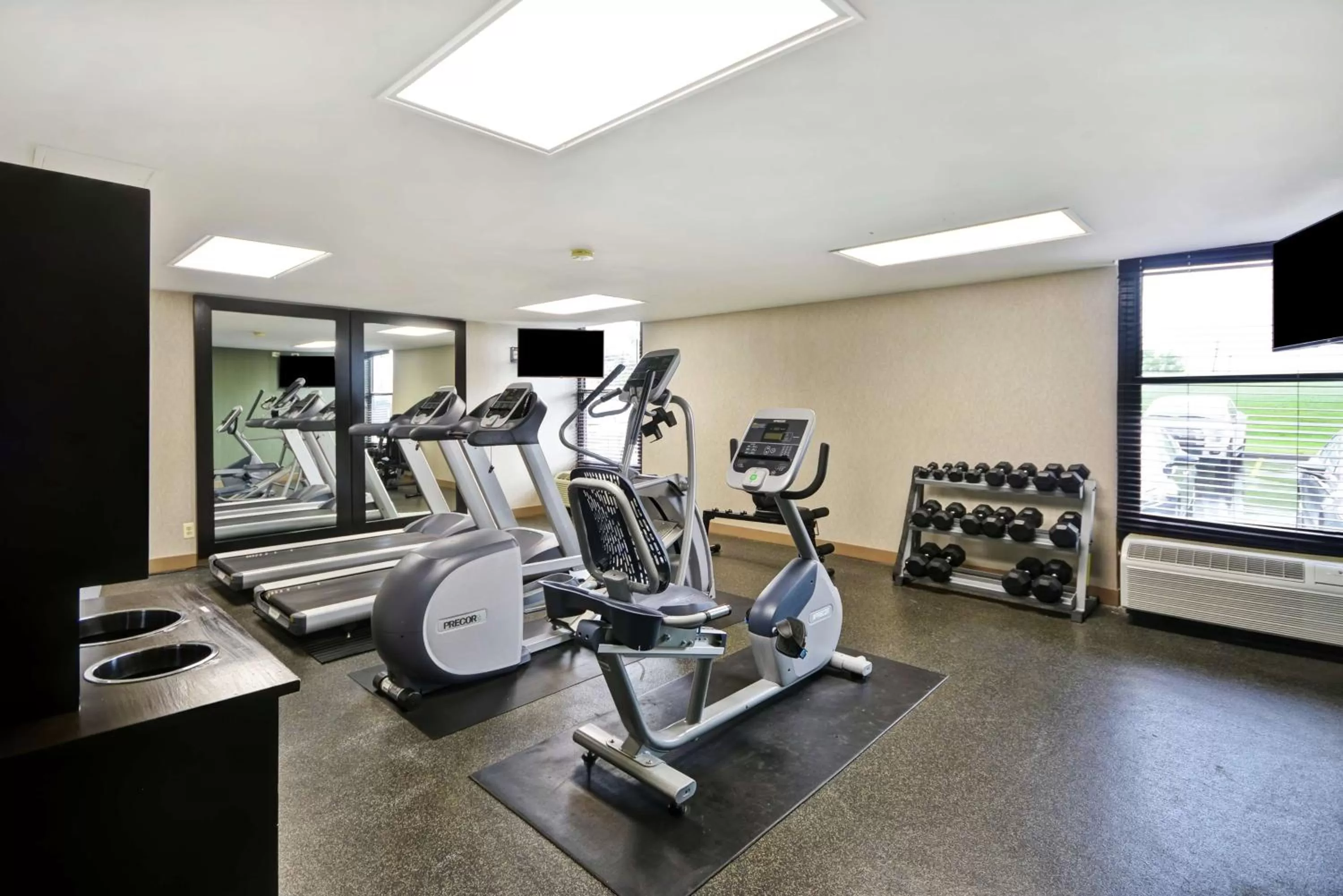 Fitness centre/facilities in Hampton Inn Detroit Madison Heights South Troy