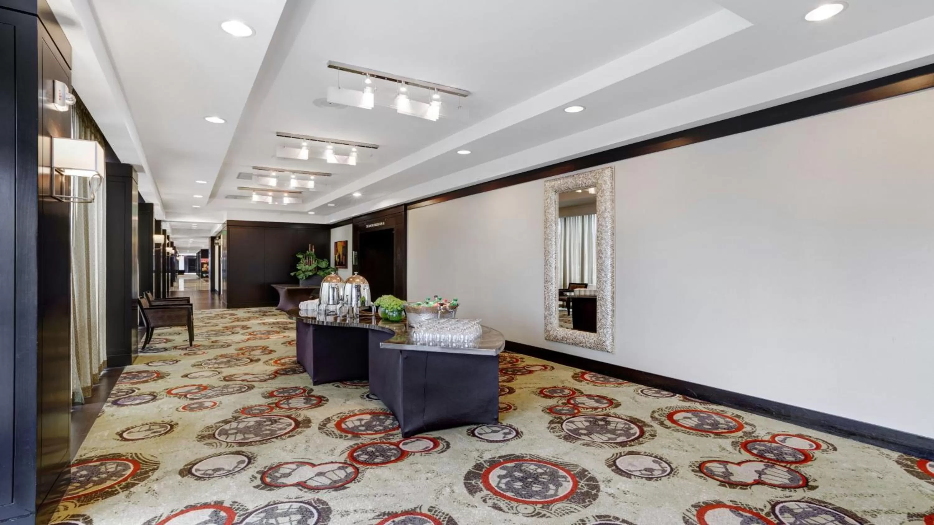 Lobby or reception in Crowne Plaza Houston Galleria Area by IHG