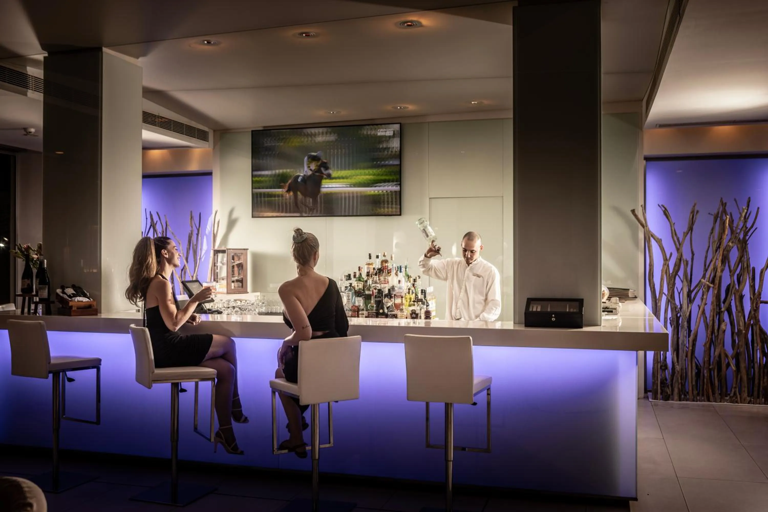 Restaurant/places to eat in Capo Bay Hotel