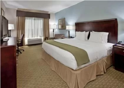 Standard  Room in Holiday Inn Express & Suites Pittsburg, an IHG Hotel