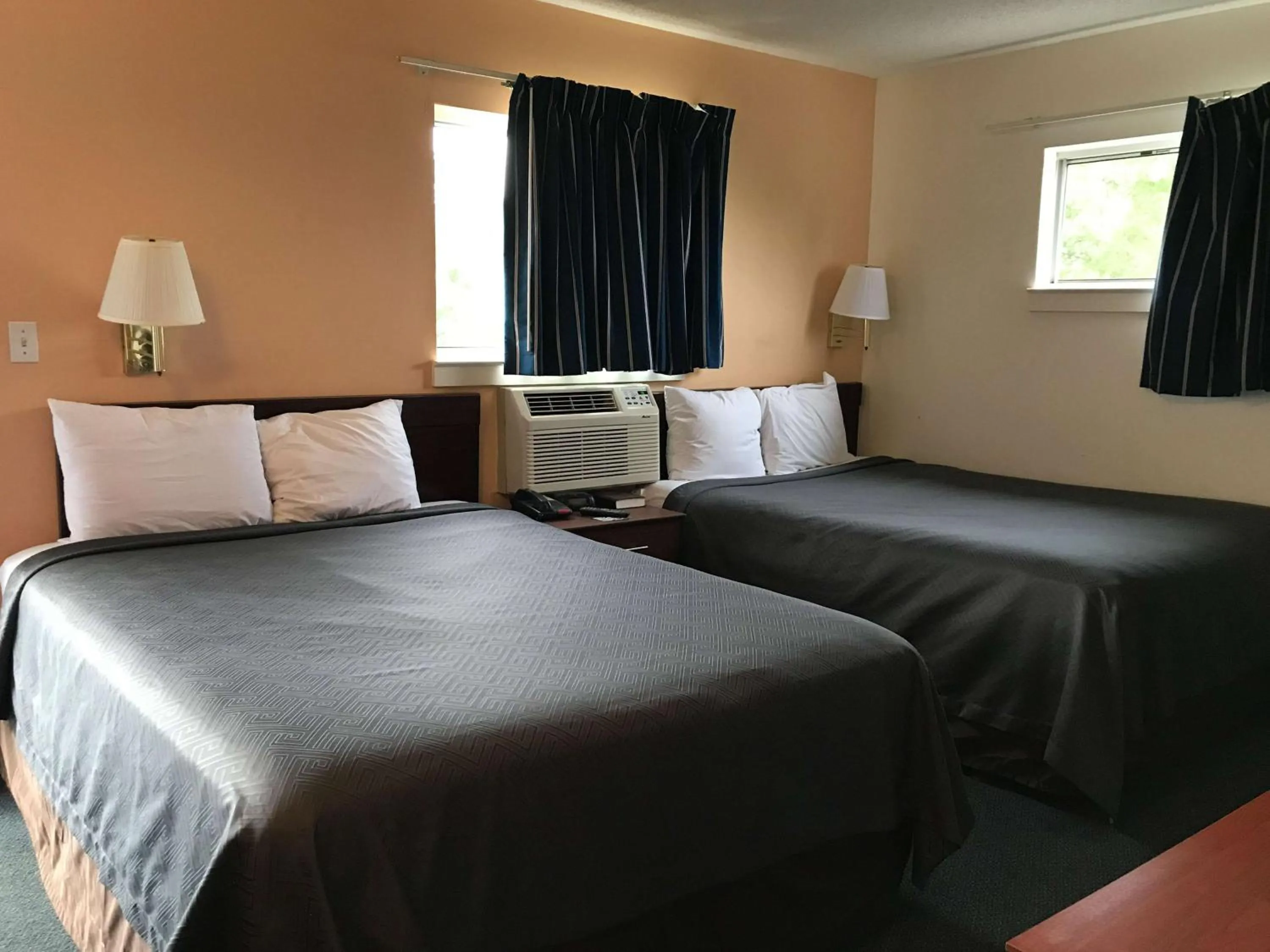 Photo of the whole room, Bed in Motel 6-Fayetteville, NC - Fort Liberty Area