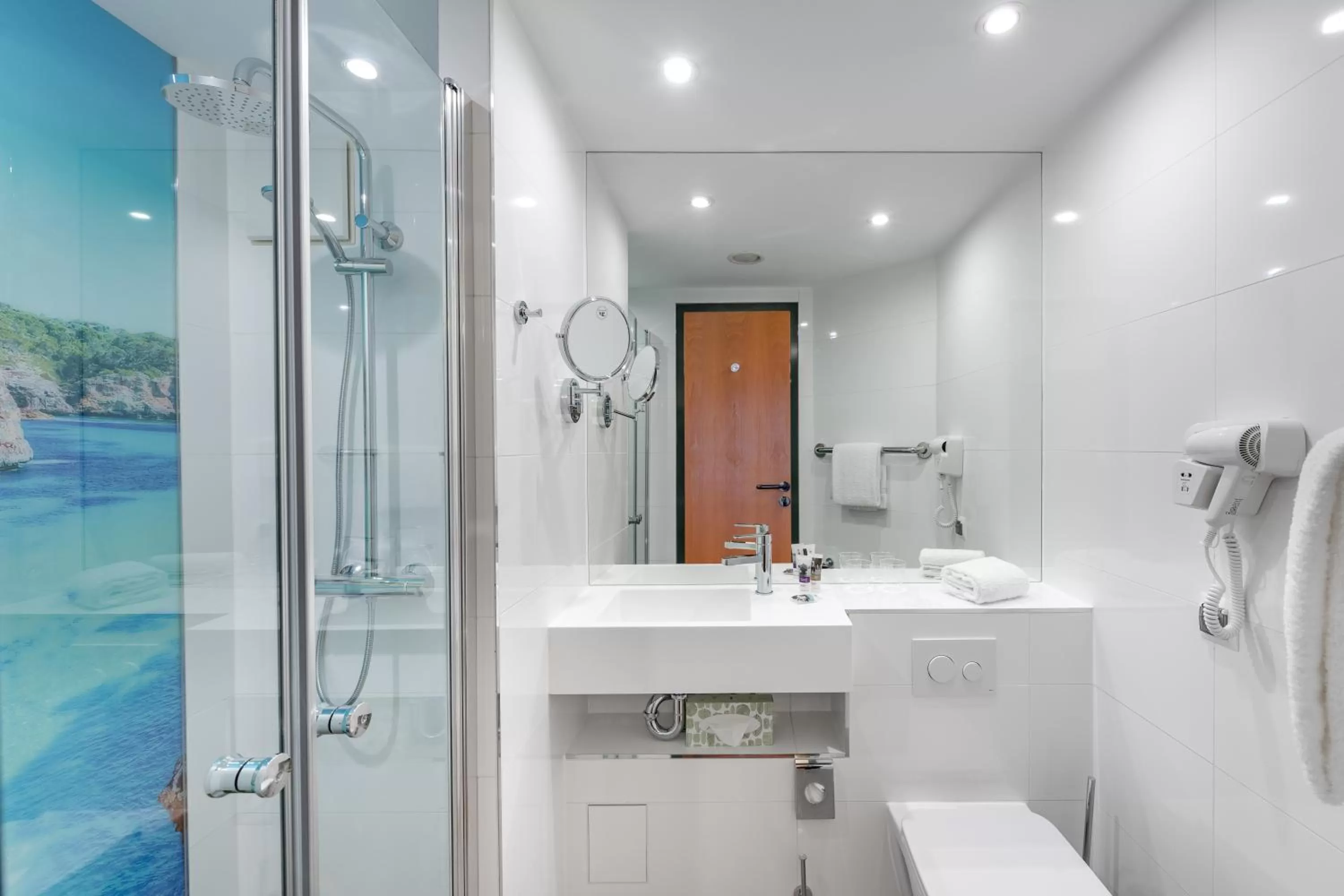 Shower in Mercure Hotel Düsseldorf Ratingen