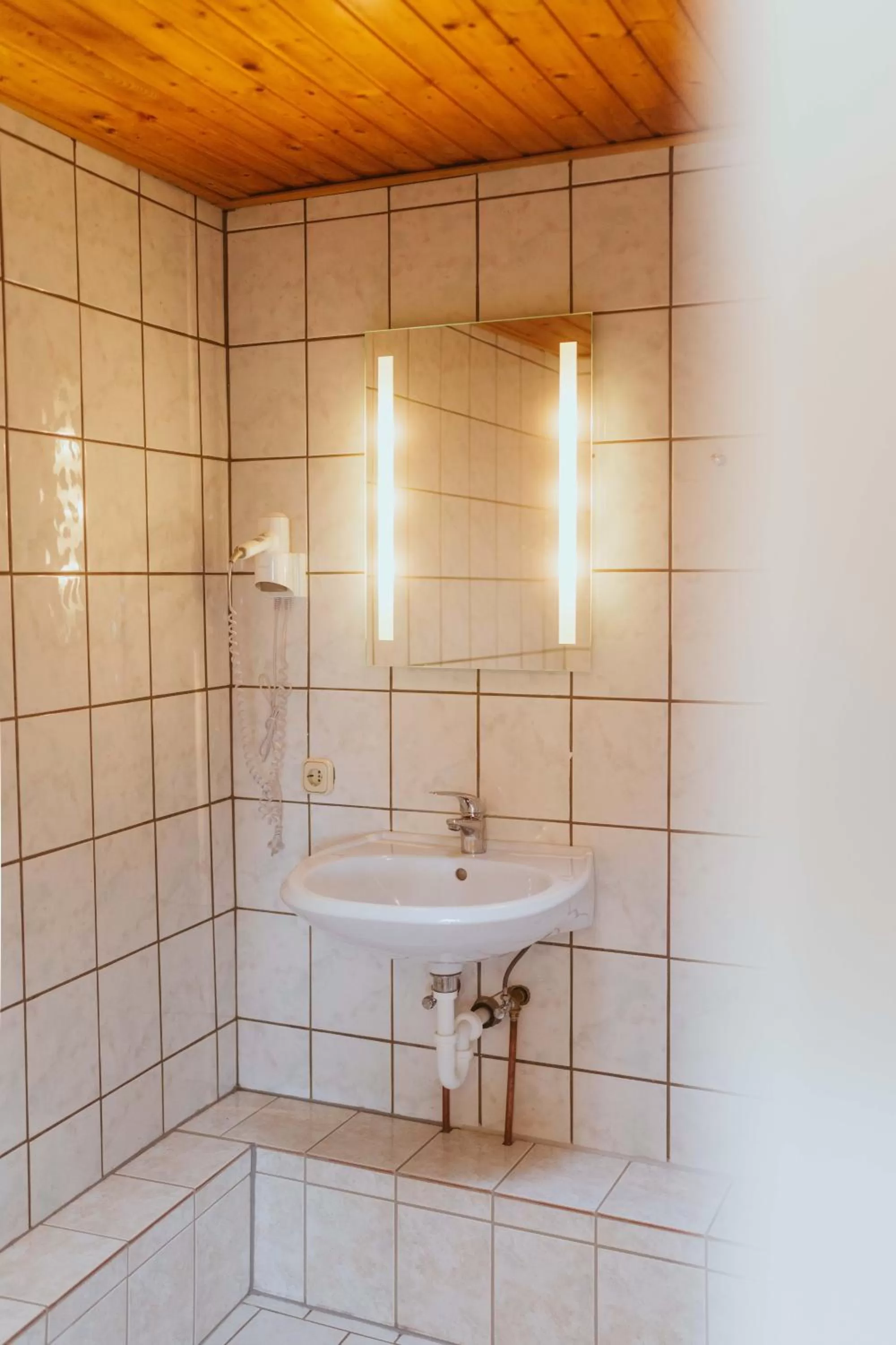 Shower, Bathroom in Aparthotel Stralsund Studios und Apartments