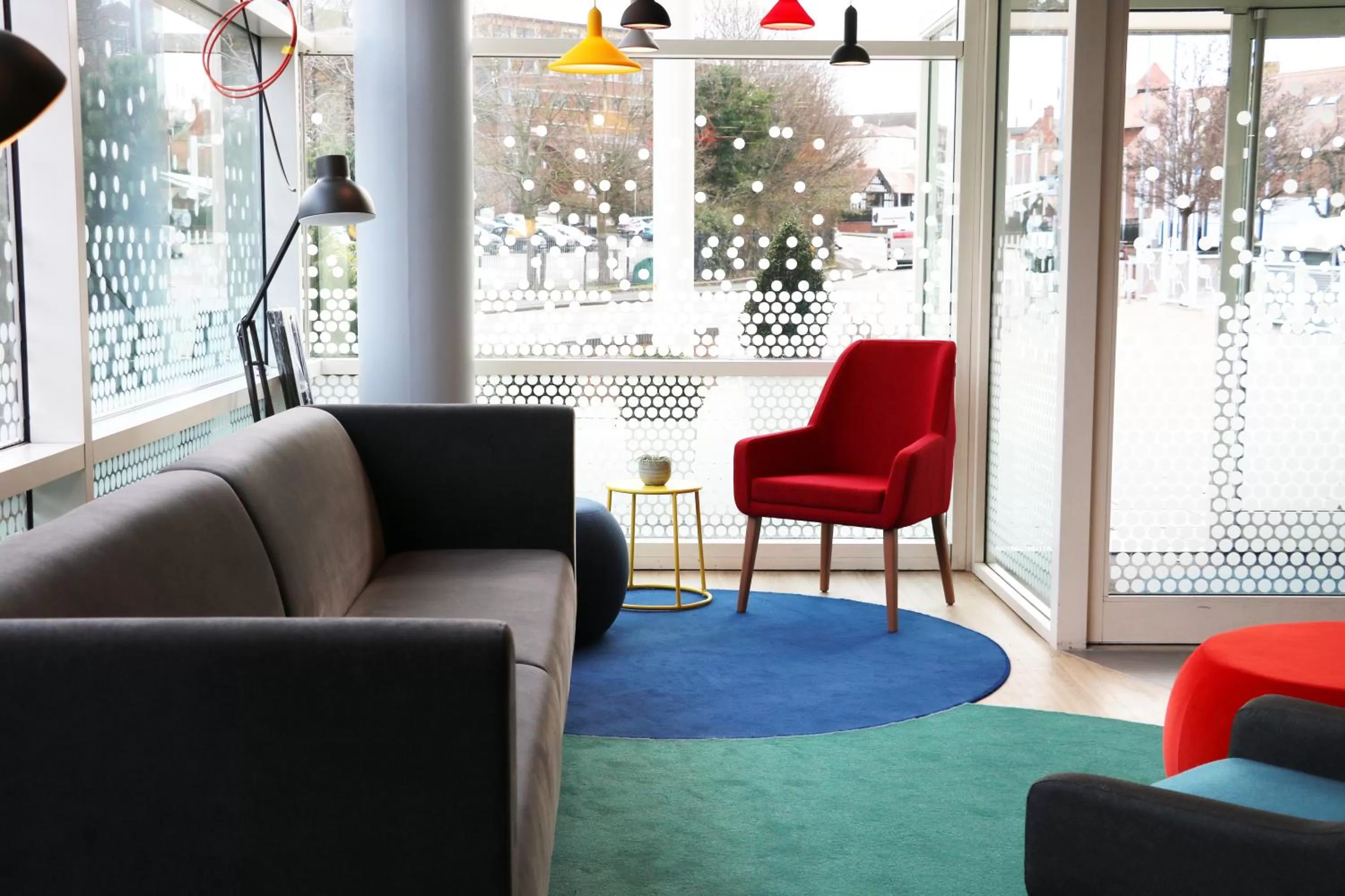 Lounge or bar in Holiday Inn Express, Chester Racecourse by IHG