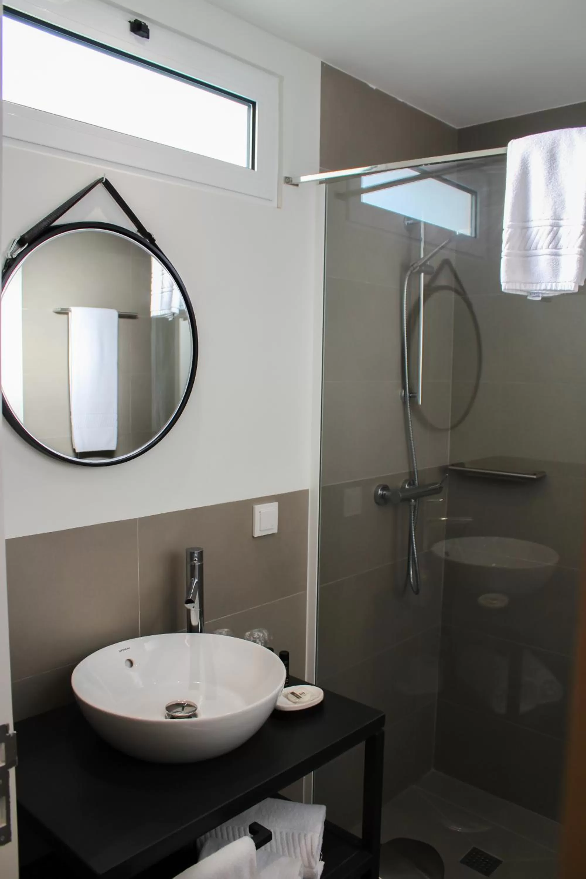 Shower in Apartamentos Turisticos Paraiso