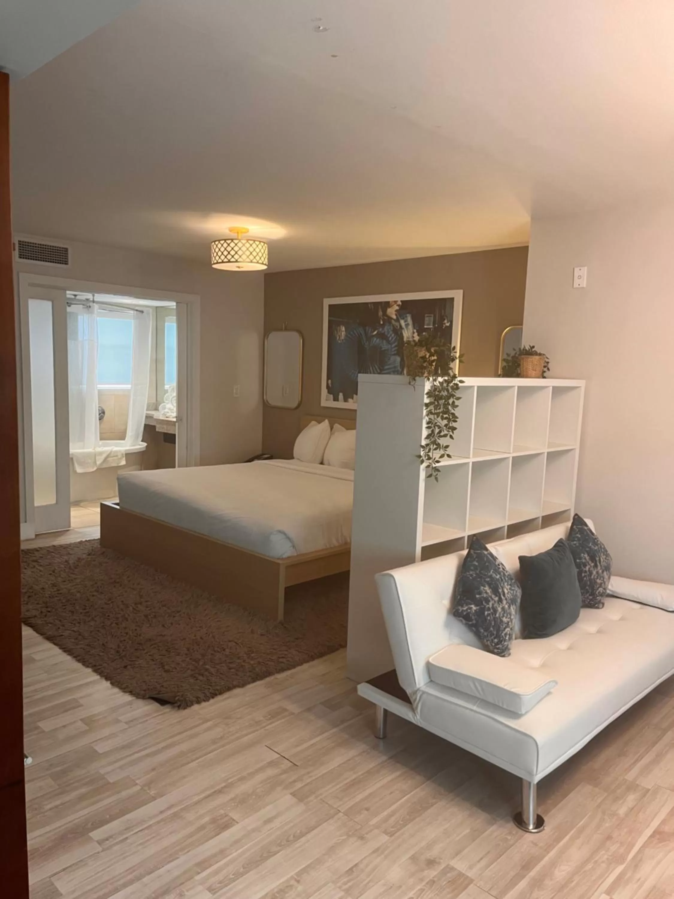 Living room, Seating Area in Suites at The Strand on Ocean Drive