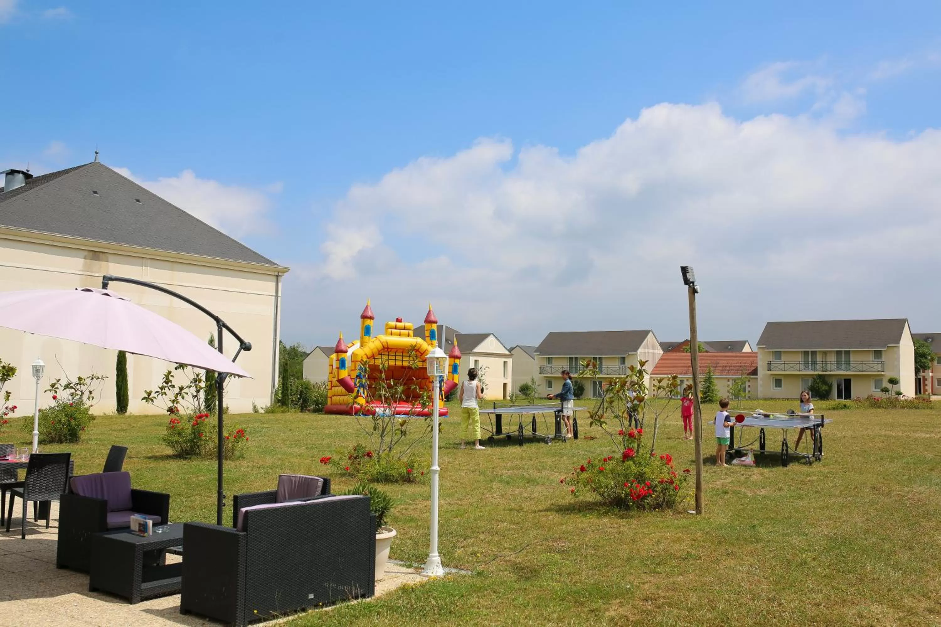 Patio in Résidence Villa Bellagio Amboise by Popinns