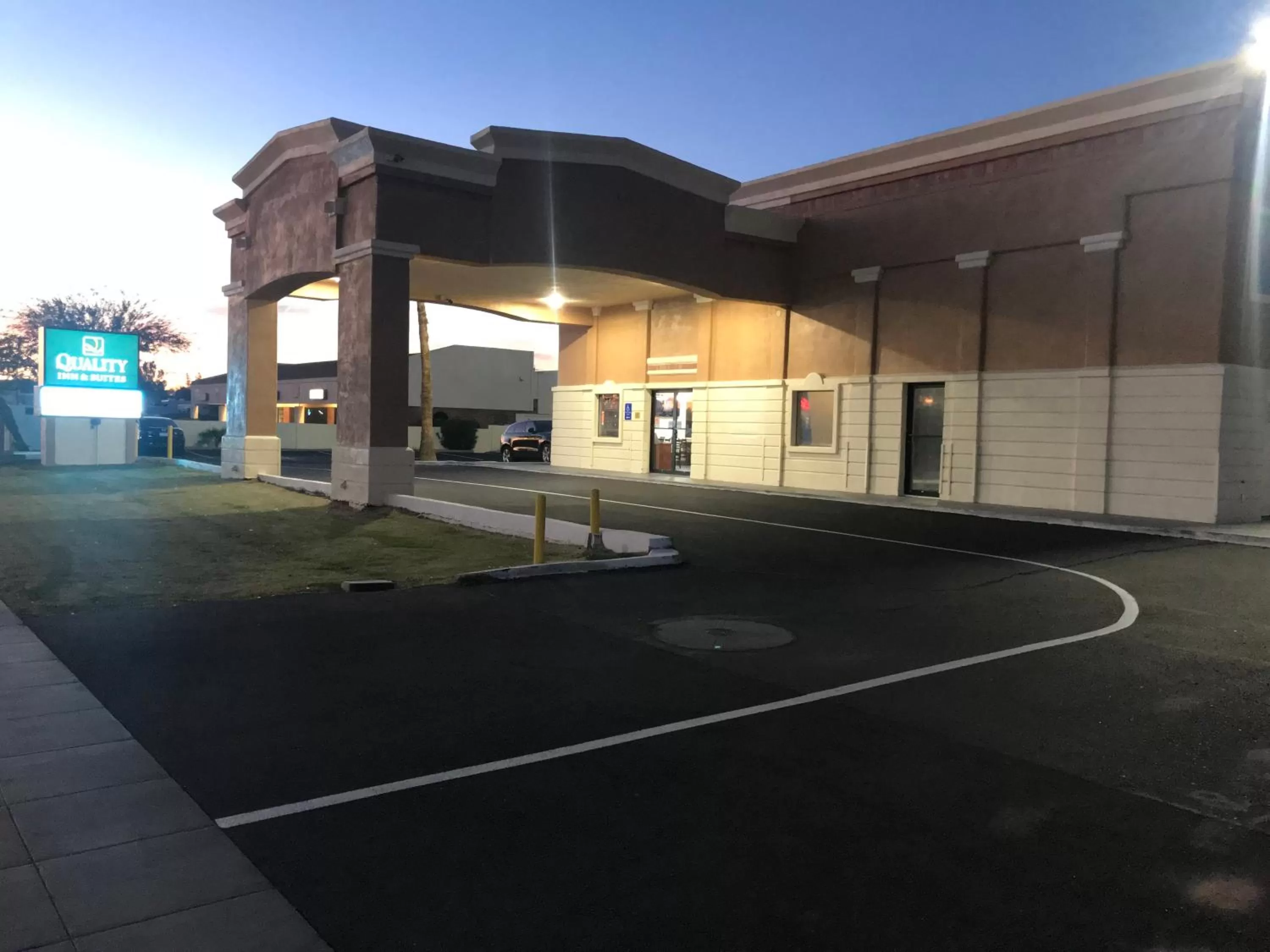 Property building in Quality Inn & Suites near Downtown Mesa