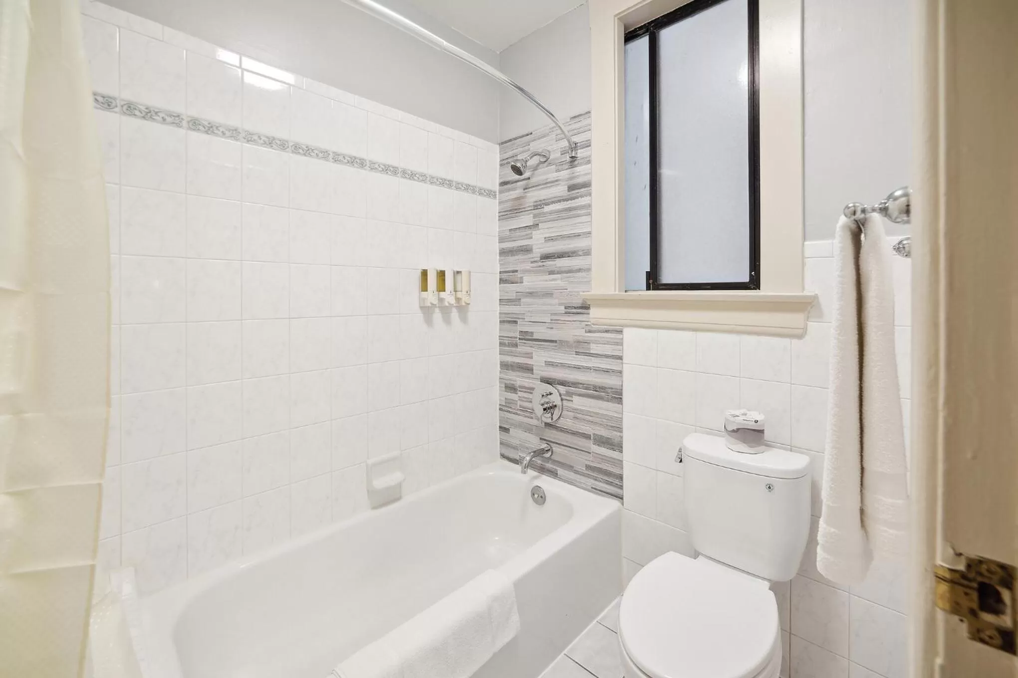 Bathroom in Union Square Plaza Hotel