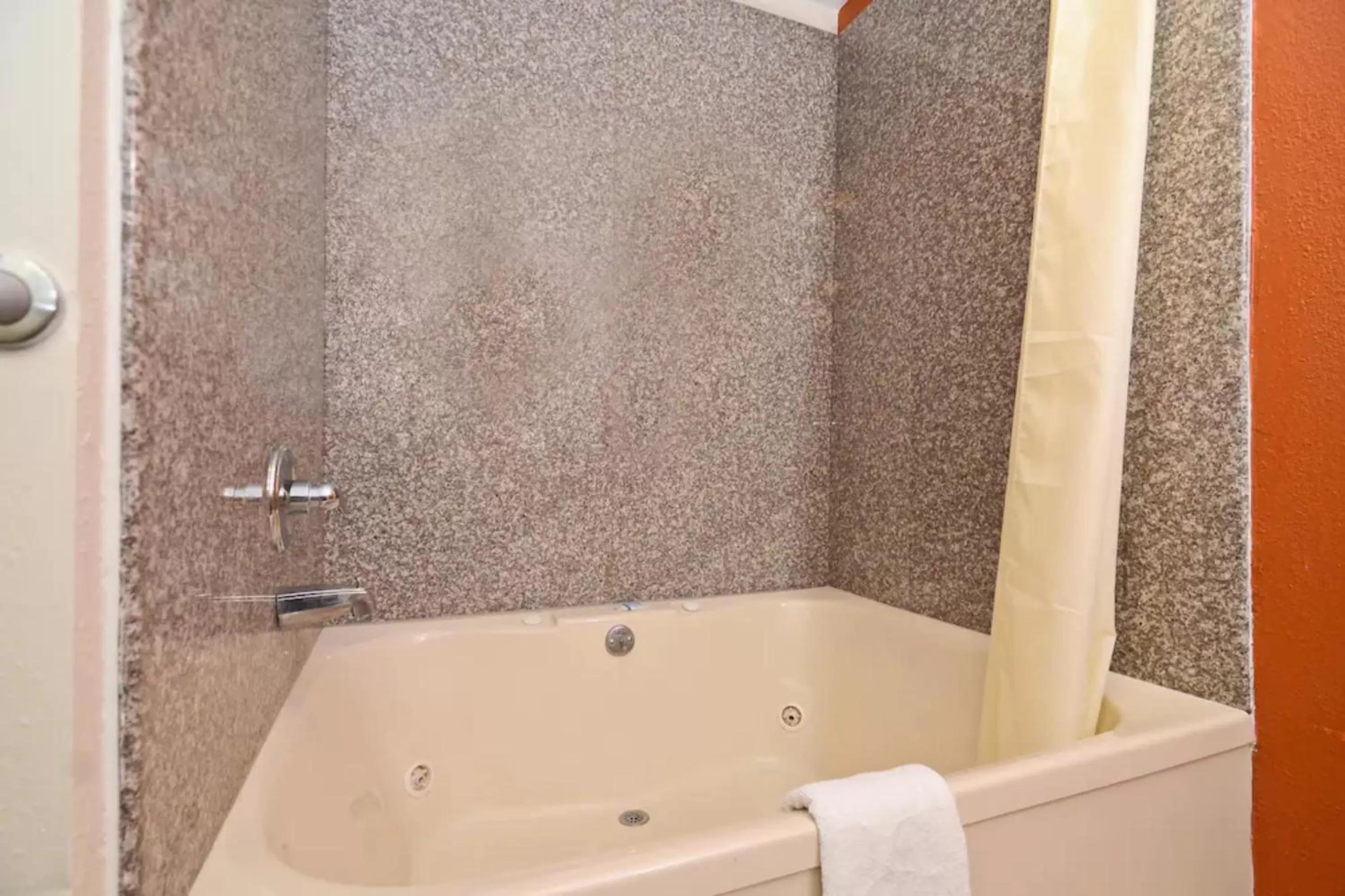 Bath in Sleep Inn O'Fallon near I-64