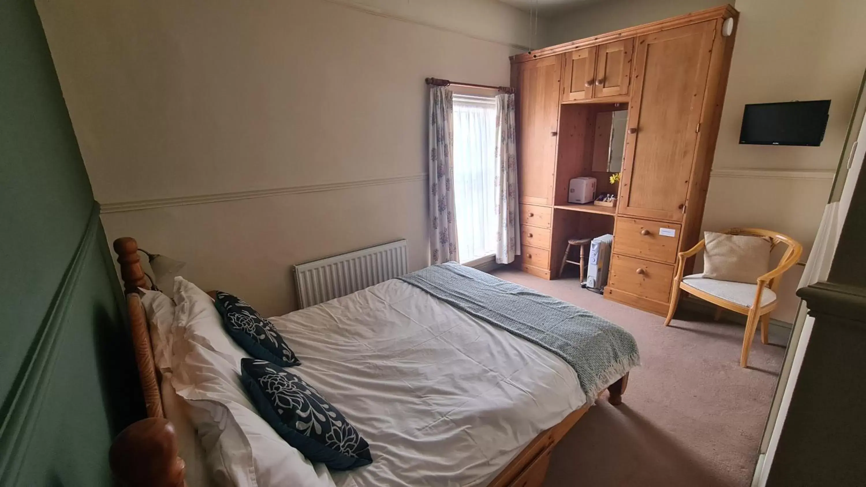 Double Room with Private Bathroom in The Foresters Arms Double Room with Private Bathroom in The Foresters Arms