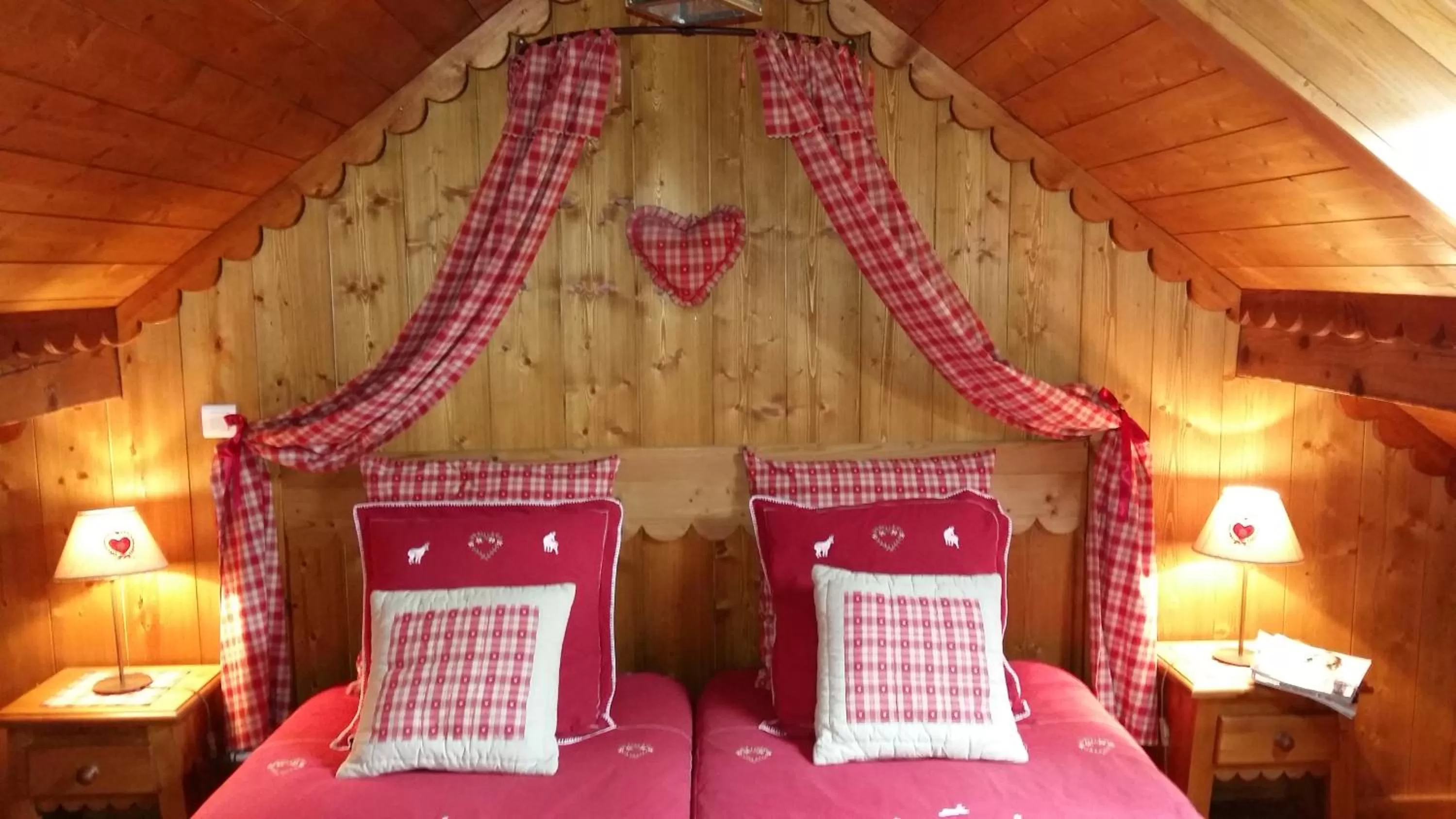 Decorative detail, Bed in Les Loges Du Parc