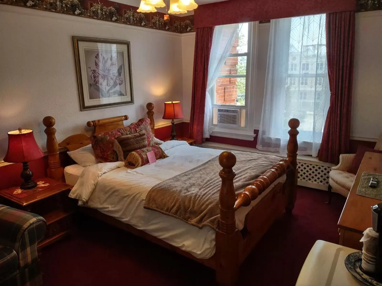 Superior Queen Room in The King George Inn Superior Queen Room in The King George Inn