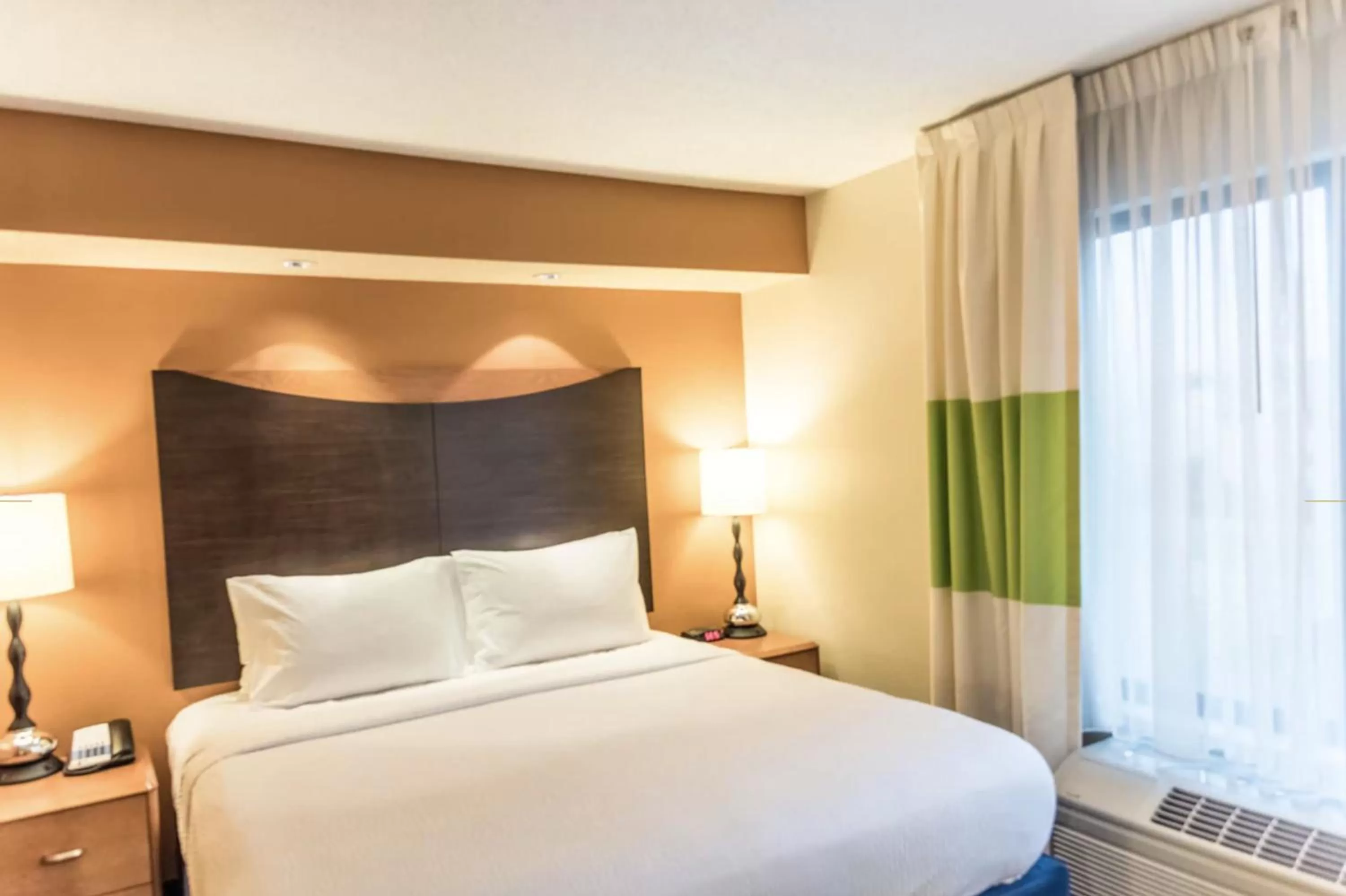 King Room with Hot Tub in Fairfield Inn & Suites by Marriott Muskegon Norton Shores