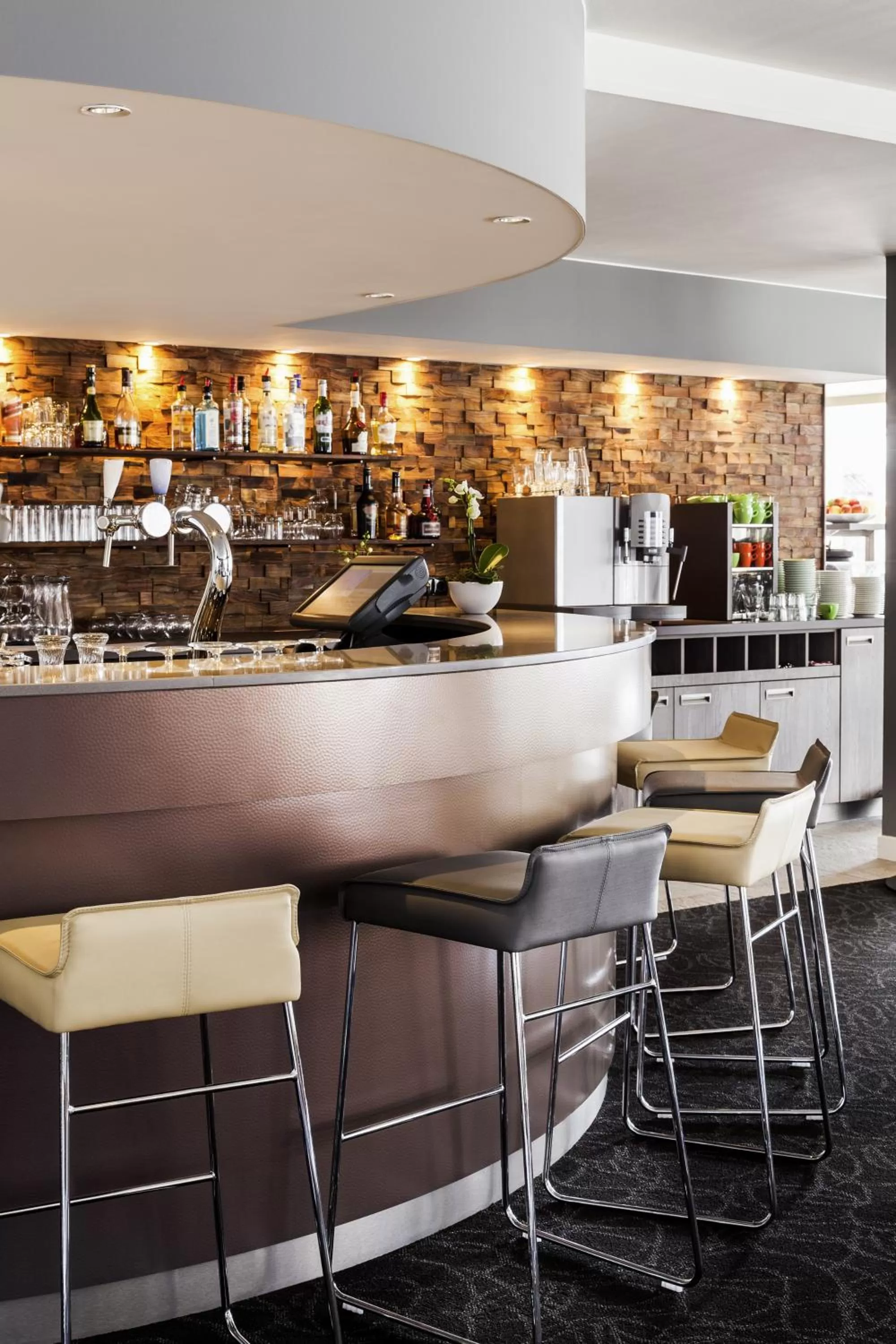 Lounge or bar in Novotel Breda