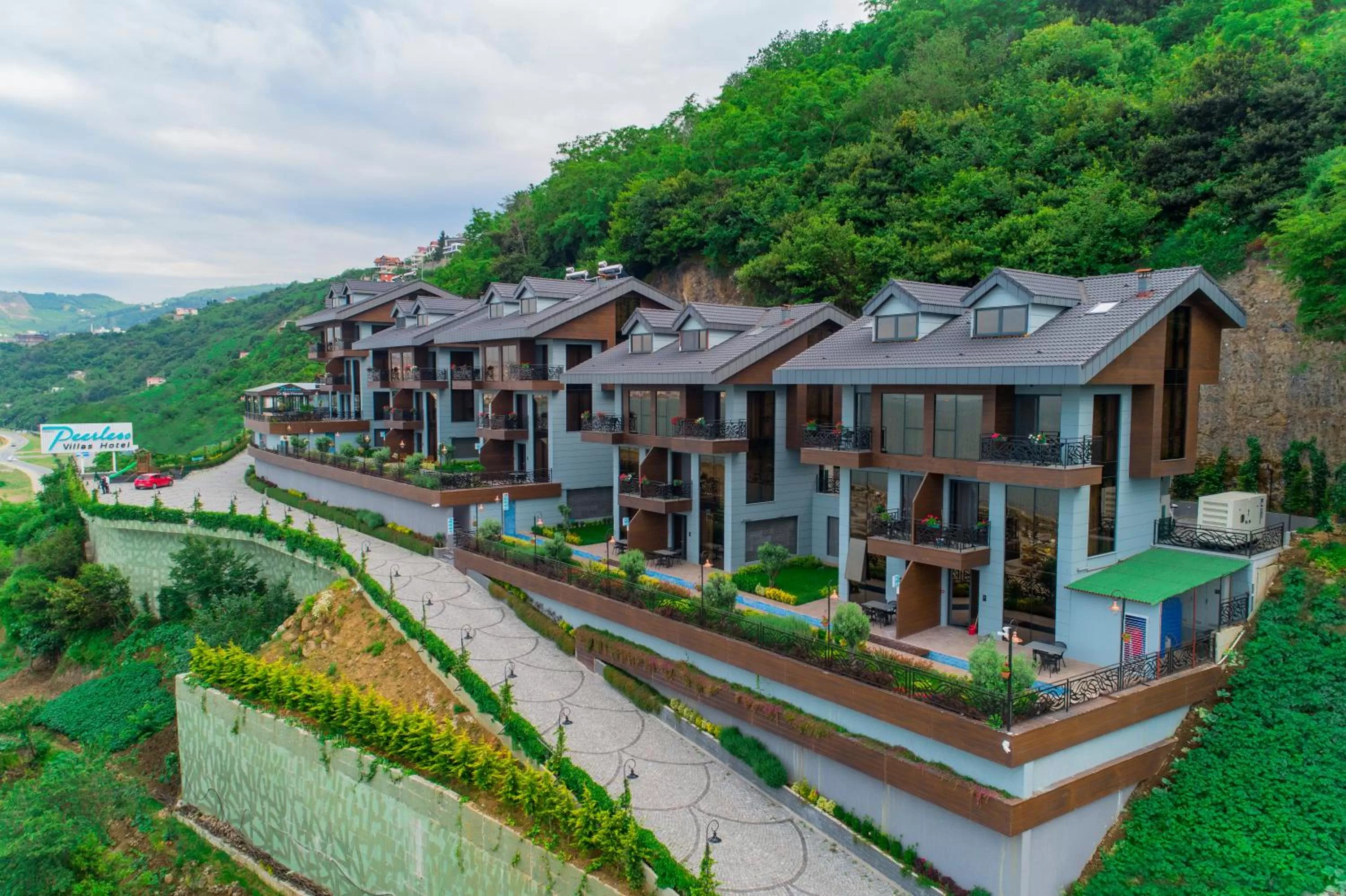 Property building in Peerless Villas Hotel