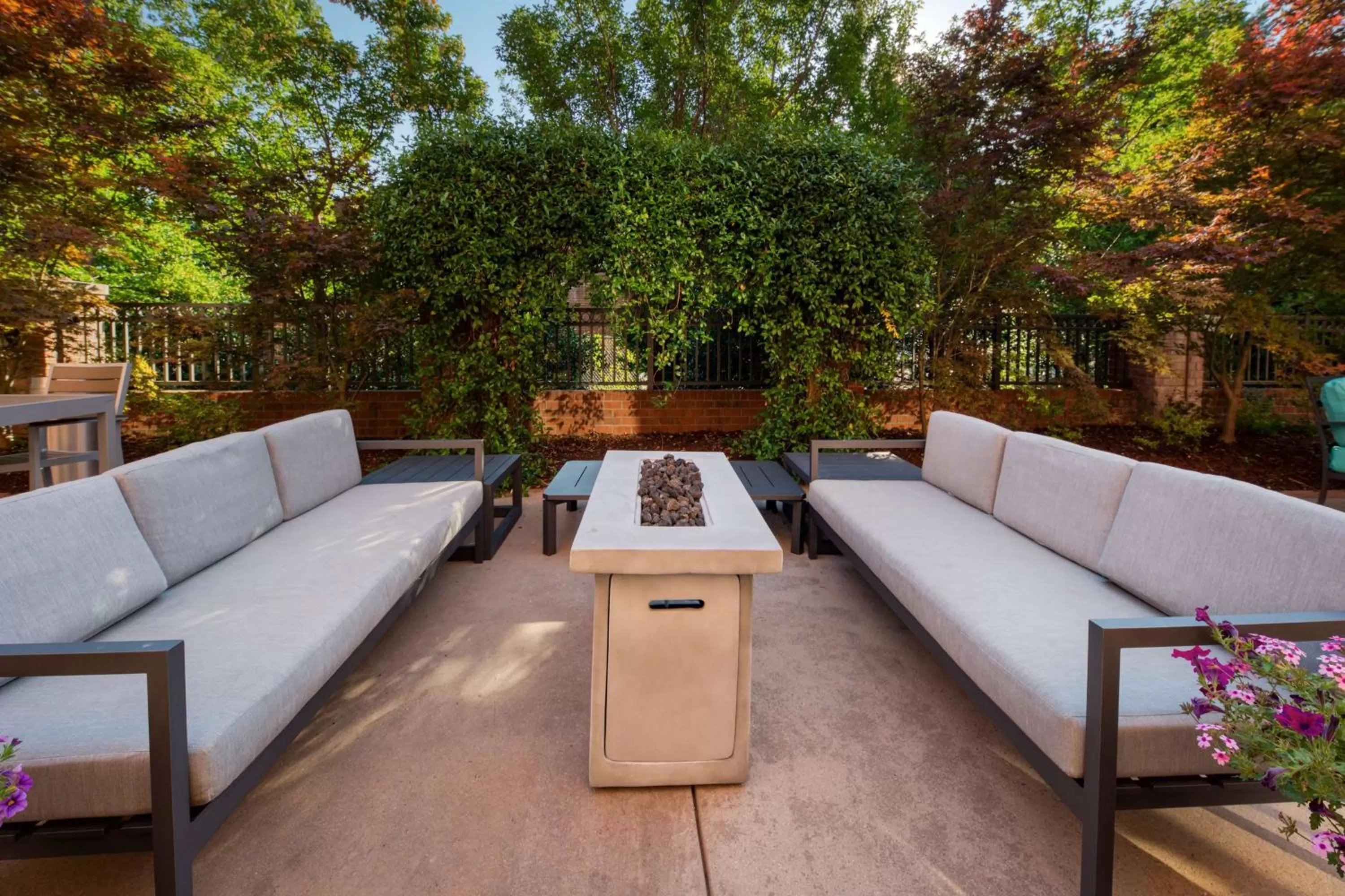 Patio in Hampton Inn Wilmington University Area