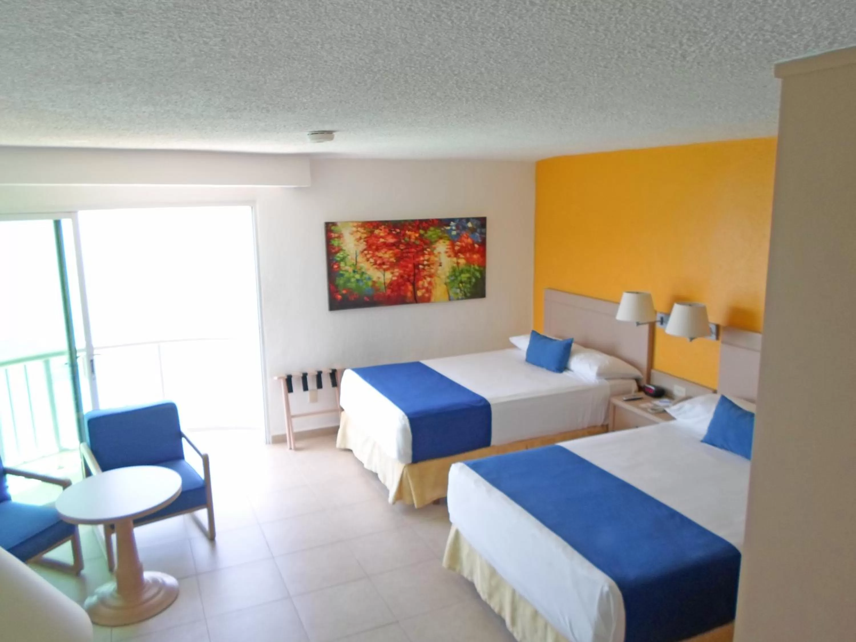 Photo of the whole room, Room Photo in Calinda Beach Acapulco