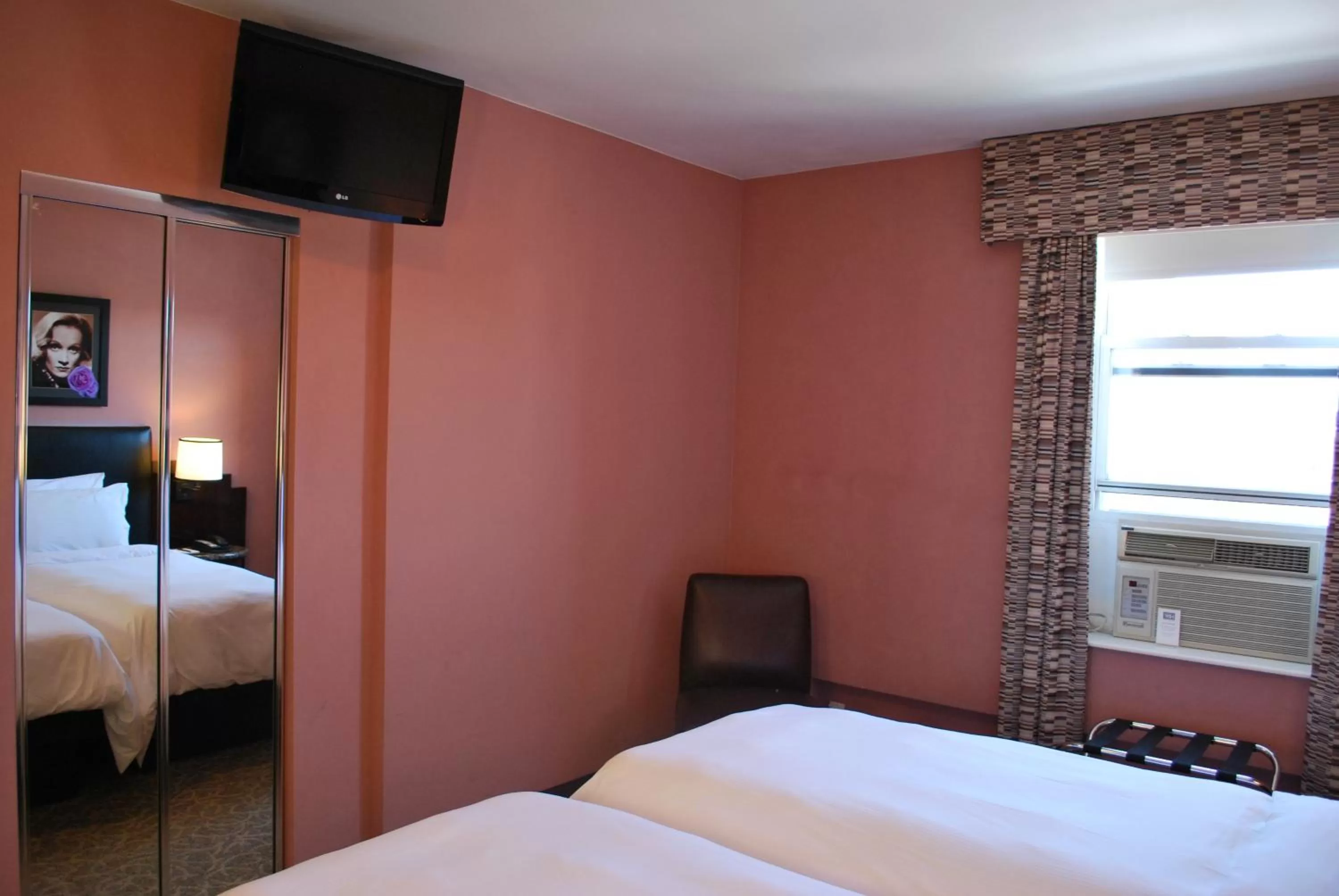 Bed in Washington Square Hotel