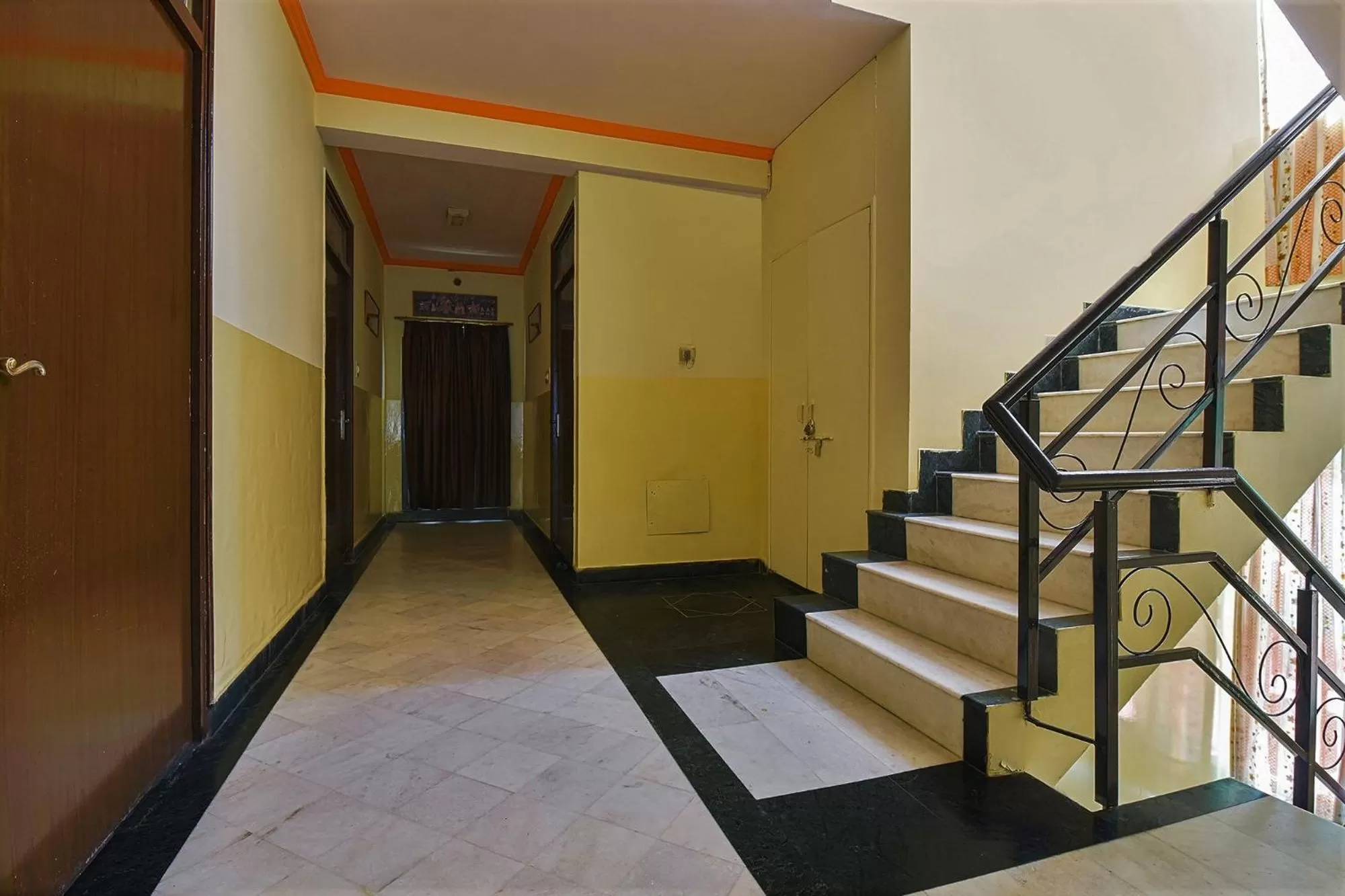 Lobby or reception in FabExpress Anuja