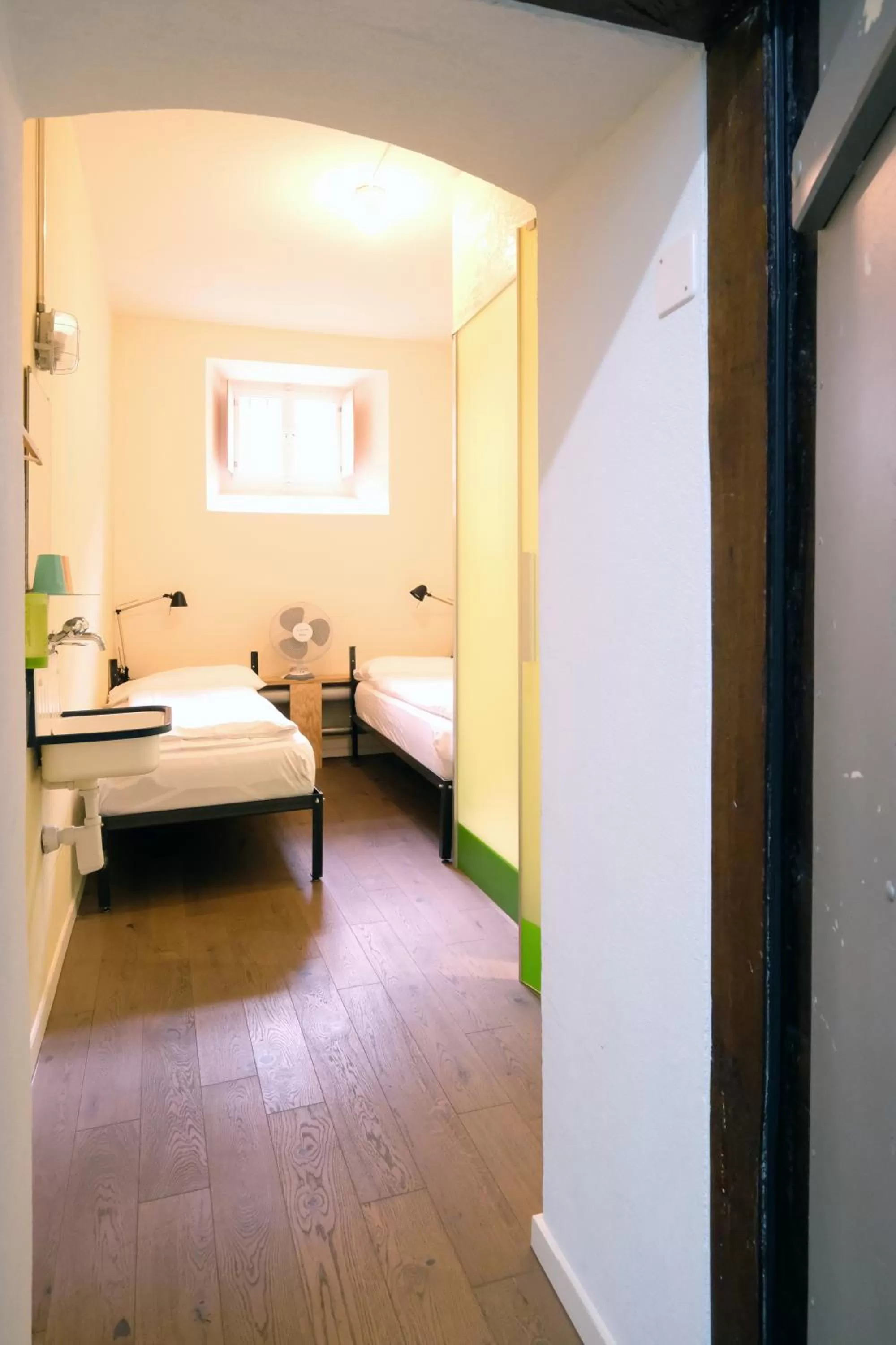 Photo of the whole room, Bed in Barabas Luzern