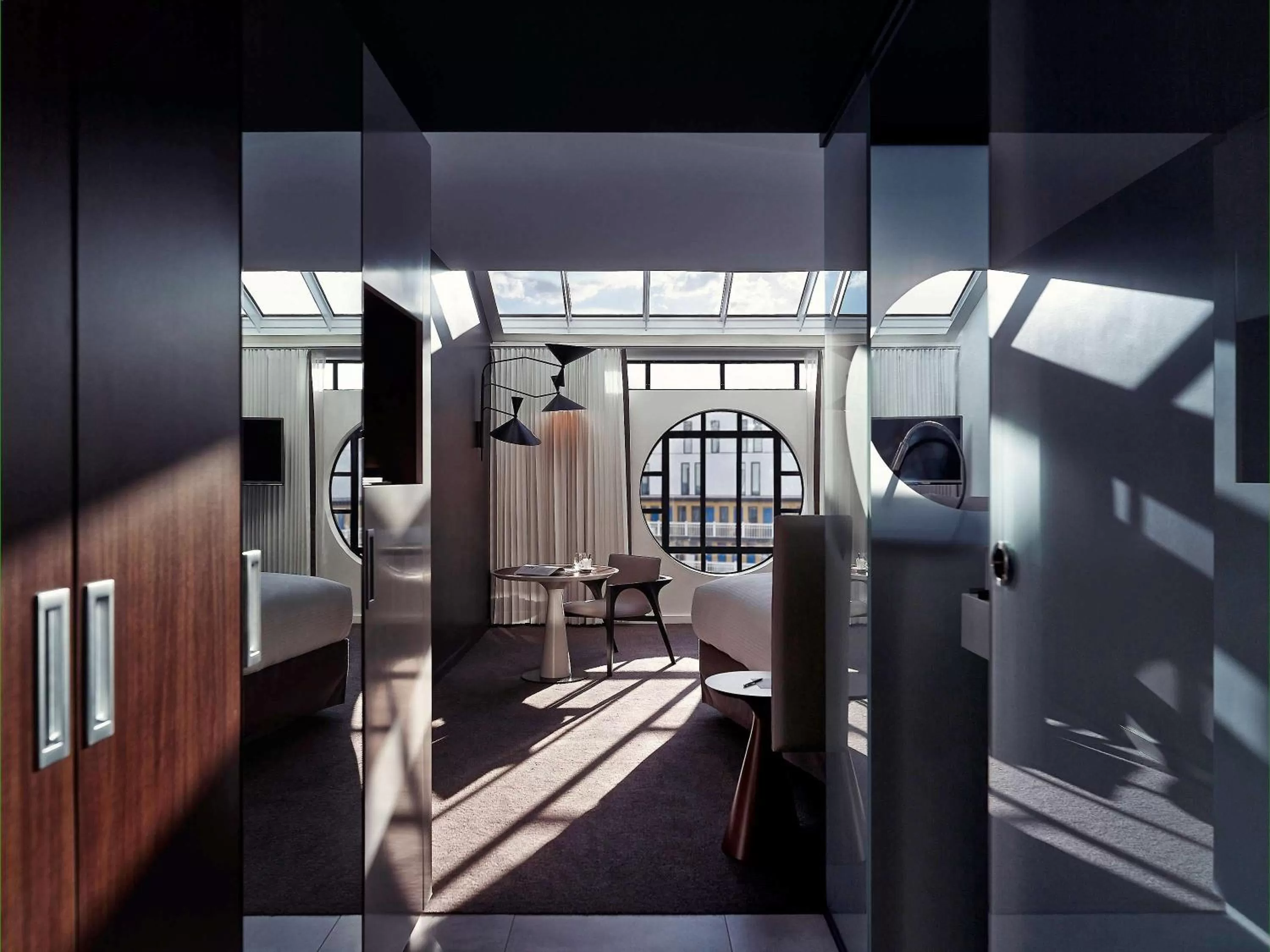 Photo of the whole room, Bed in Molitor Hotel & Spa Paris - MGallery Collection