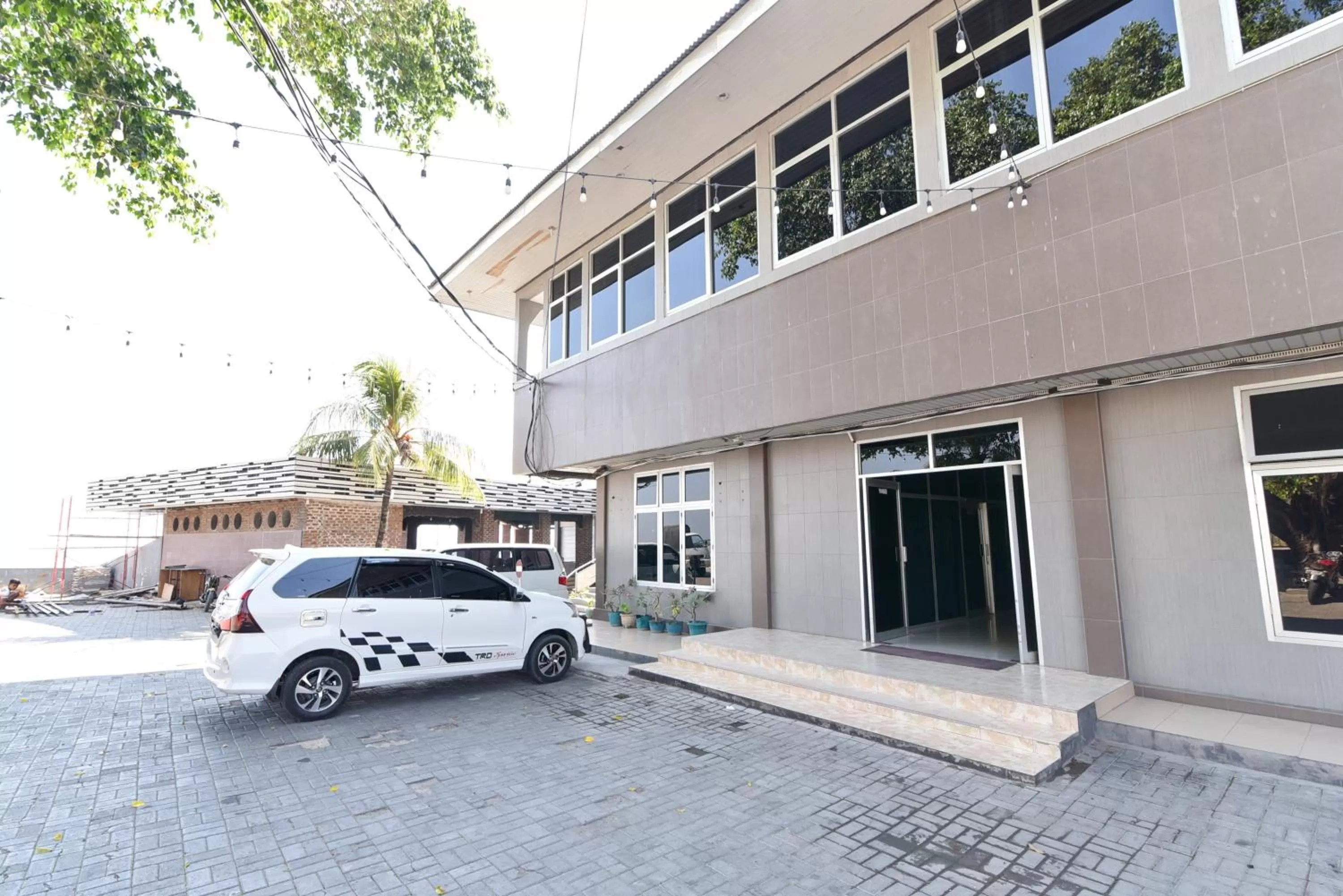 Property Building in RedDoorz Plus At Hotel Pantai Timor