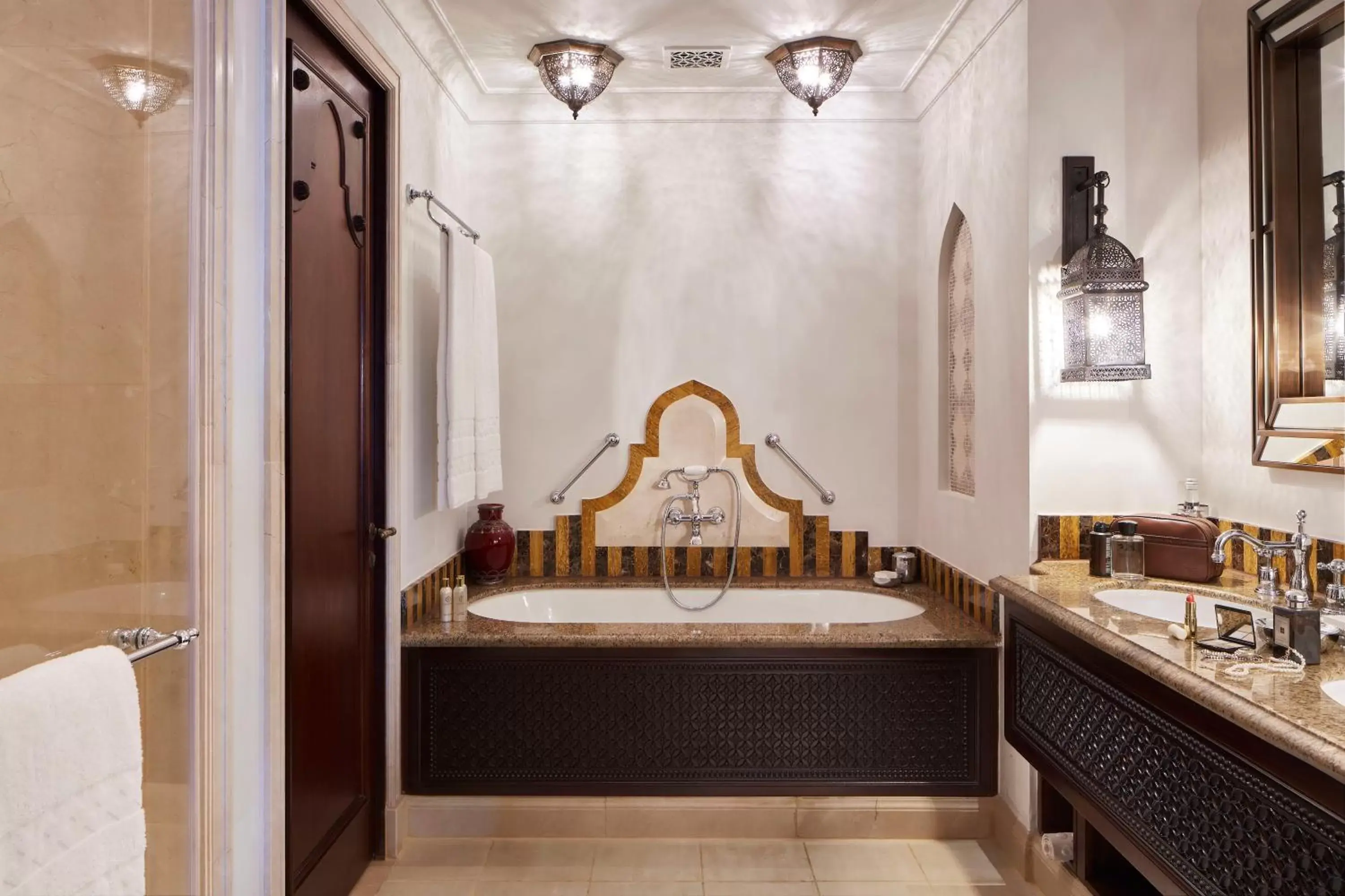 Arabian Deluxe & Wild Wadi Waterpark™ Access in Jumeirah Al Qasr Dubai Arabian Deluxe & Wild Wadi Waterpark™ Access in Jumeirah Al Qasr Dubai