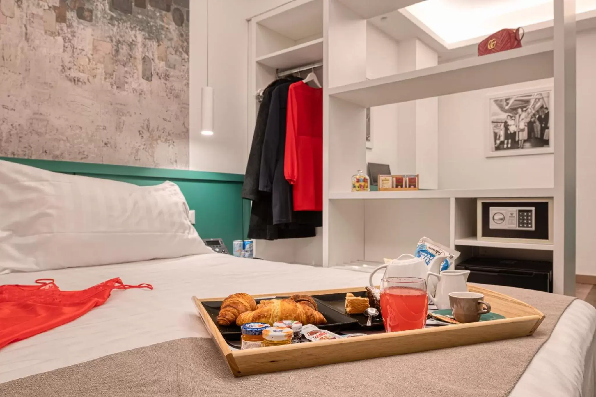 Deluxe Double or Twin Room in Smart Hotel Napoli Deluxe Double or Twin Room in Smart Hotel Napoli