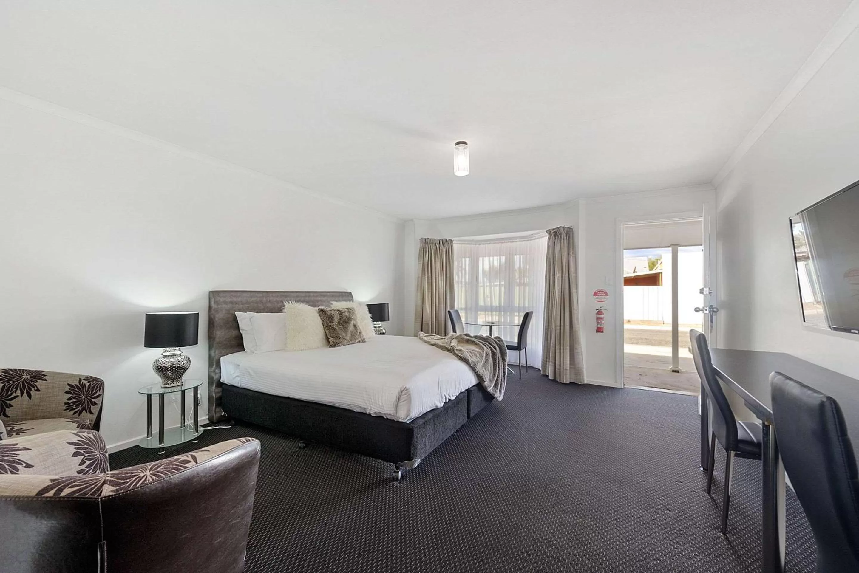 Photo of the whole room, Bed in Comfort Inn Flinders on Main