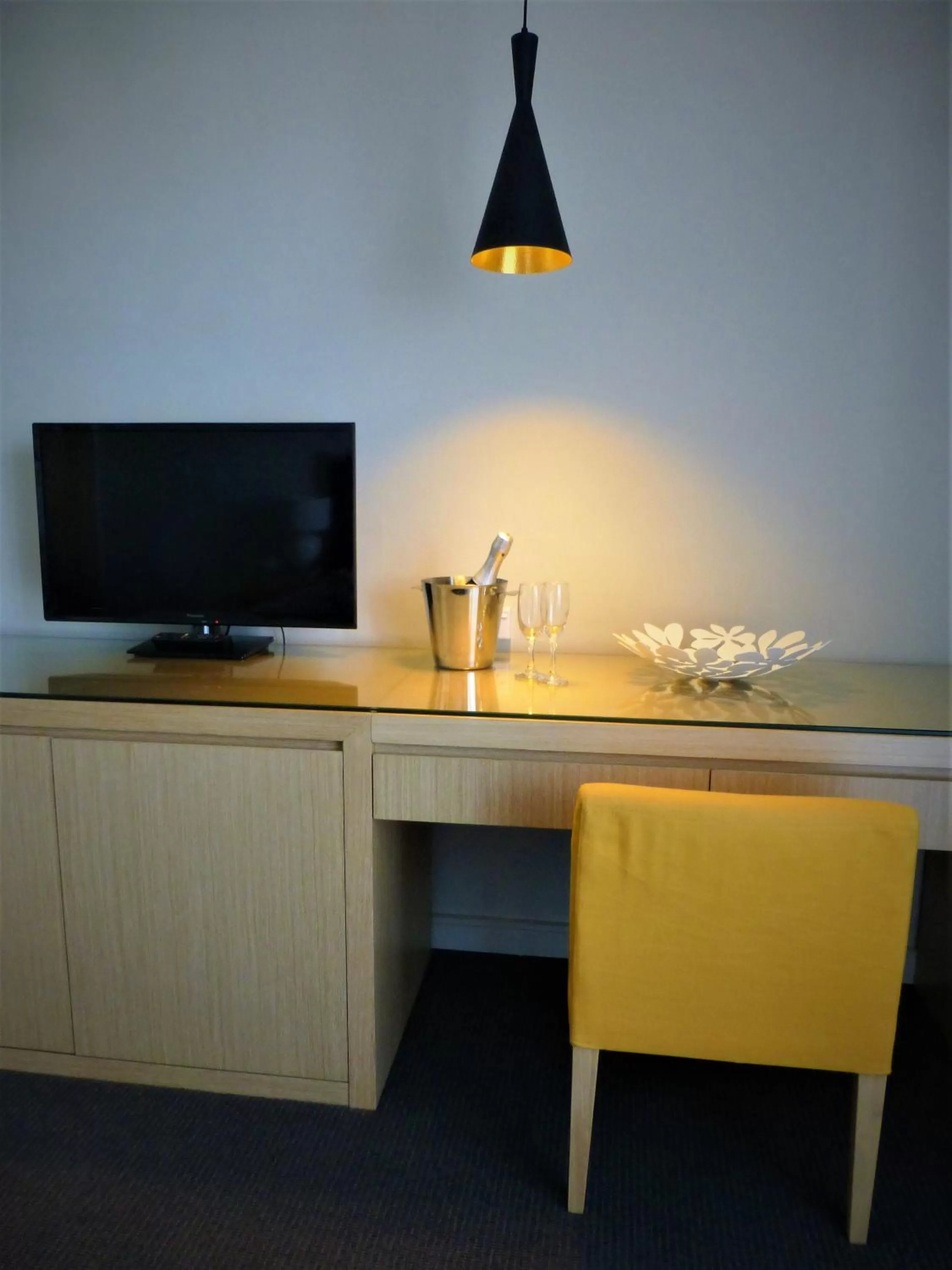 TV and multimedia in Park Ridge Retreat