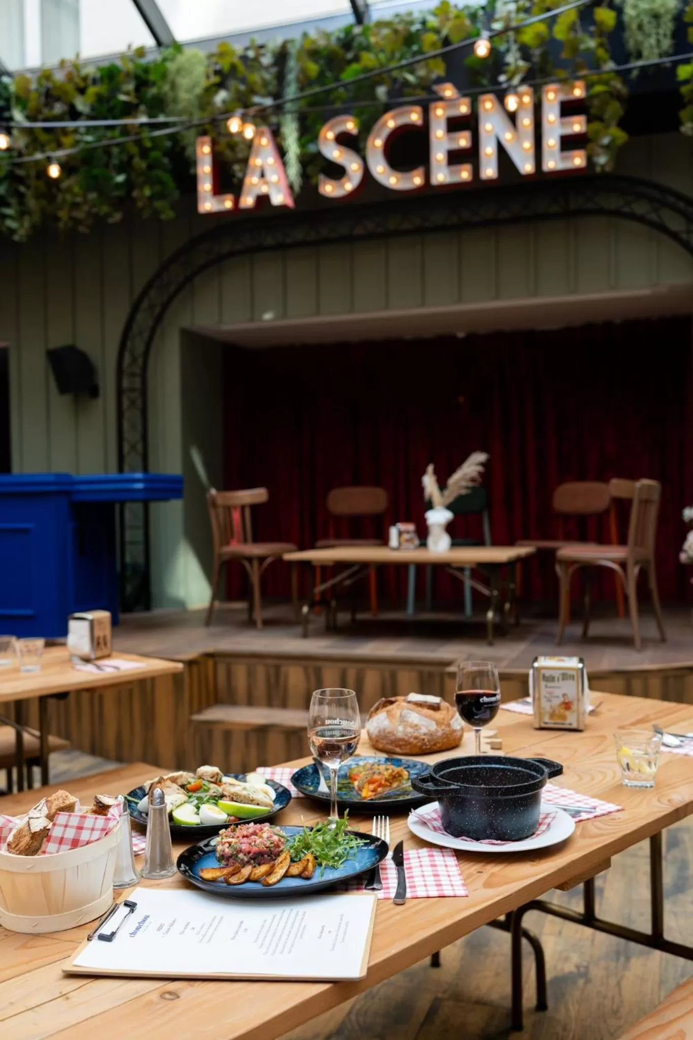 Restaurant/places to eat in Chouchou Hotel