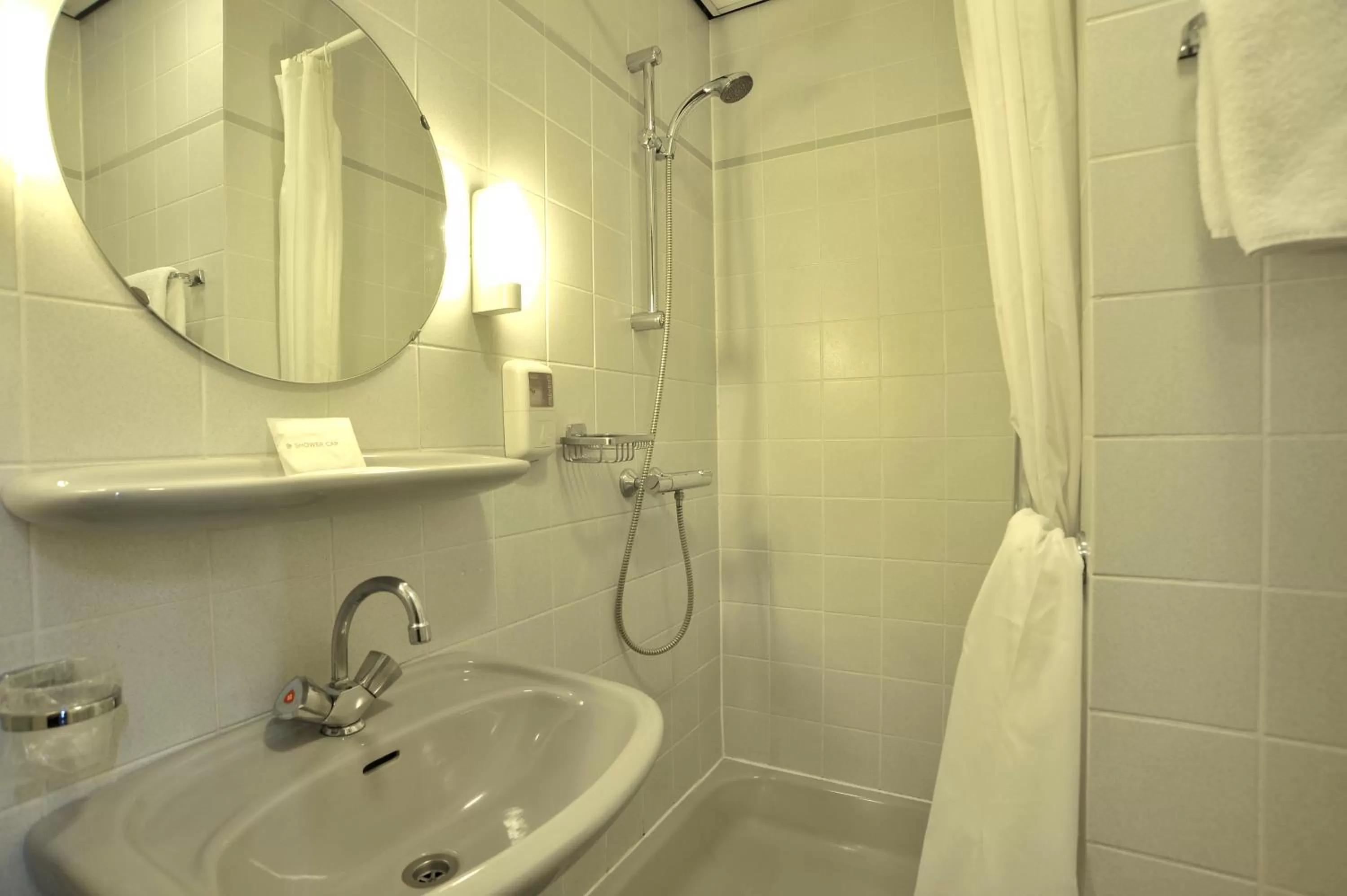 Bathroom in Parkhotel Mastbosch Breda