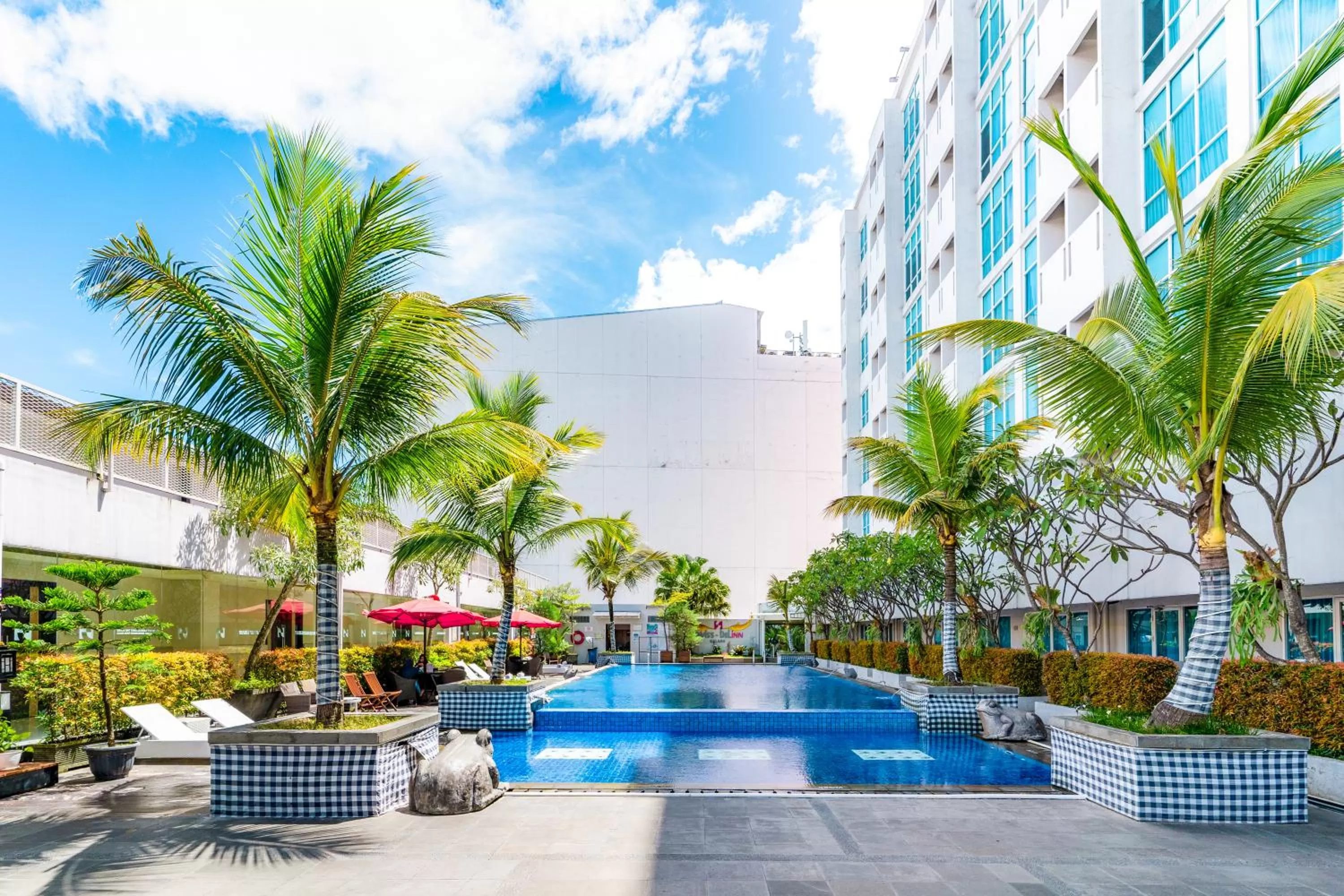 Swimming pool in Swiss-Belinn Malang