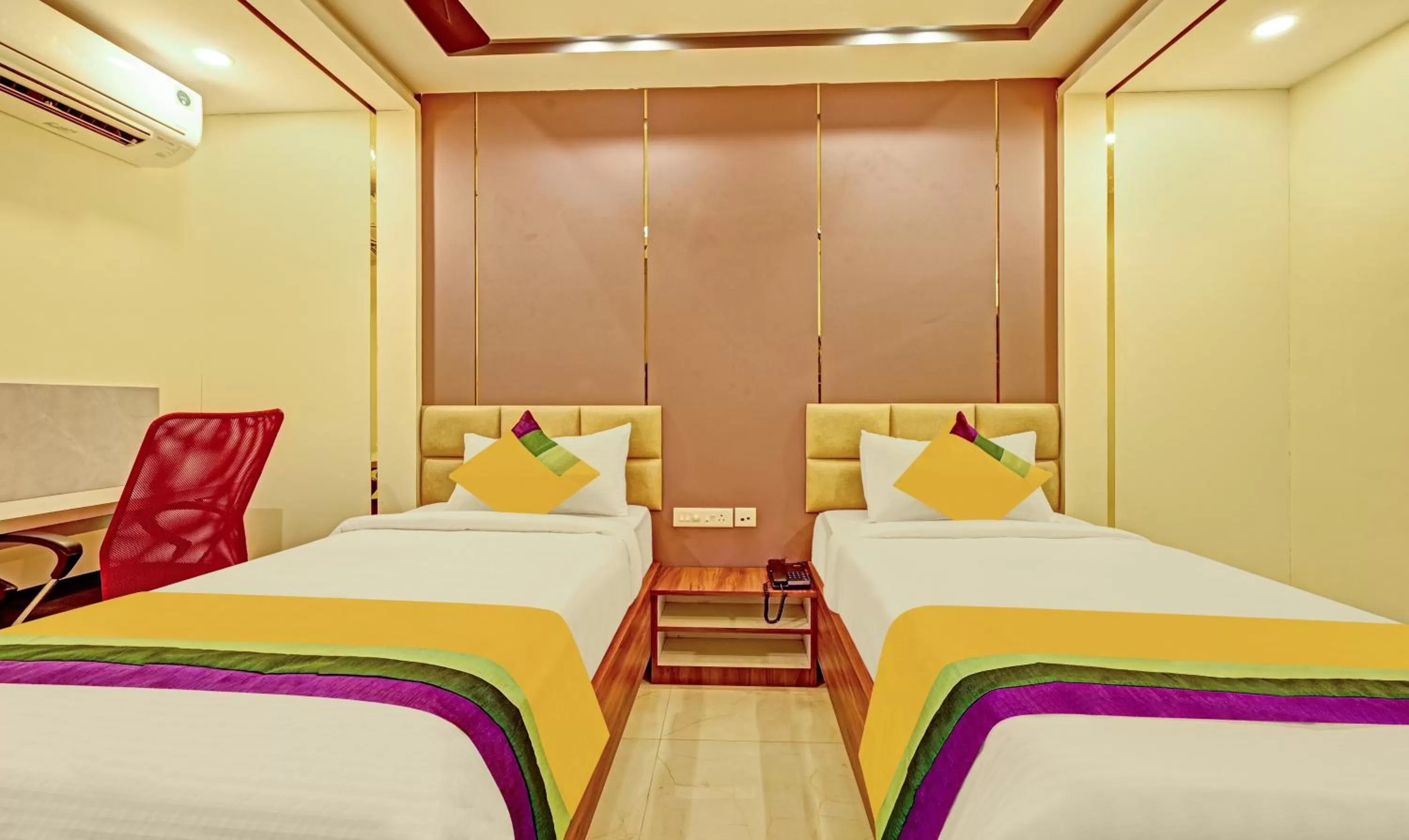 Bedroom, Bed in Itsy Hotels Sri Sai Grand Inn