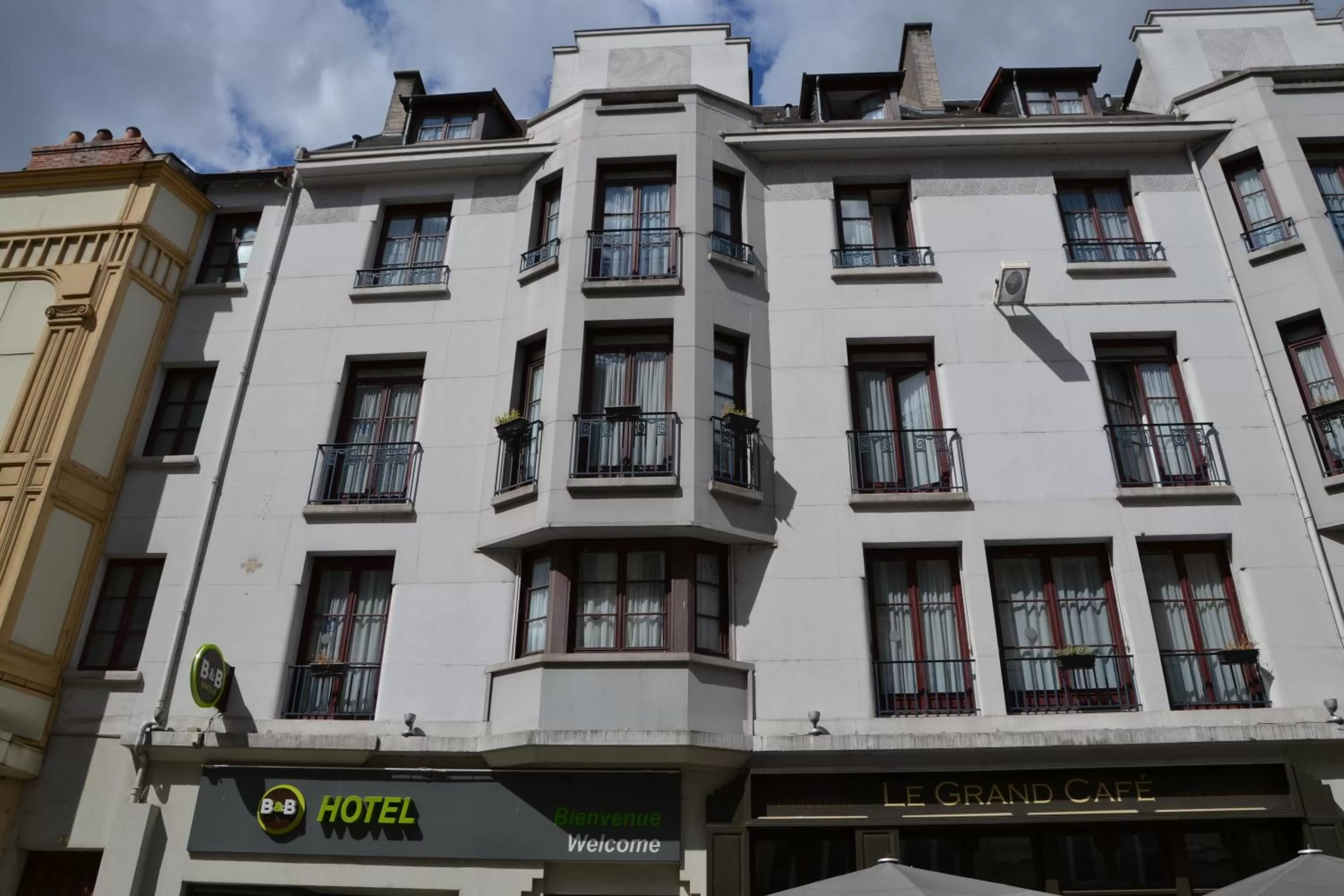 Facade/entrance in B&B HOTEL Dijon Centre