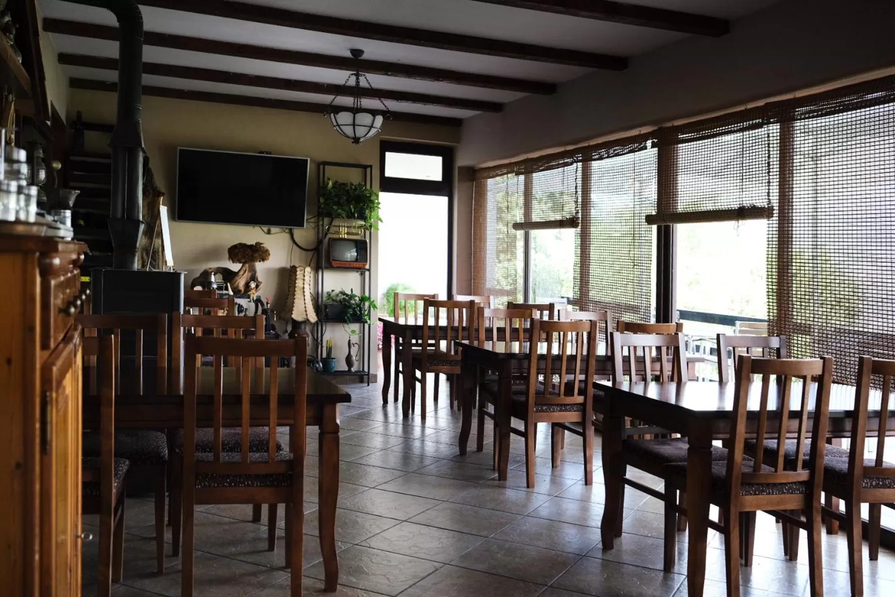 Restaurant/Places to Eat in Hotel Vila Bruci