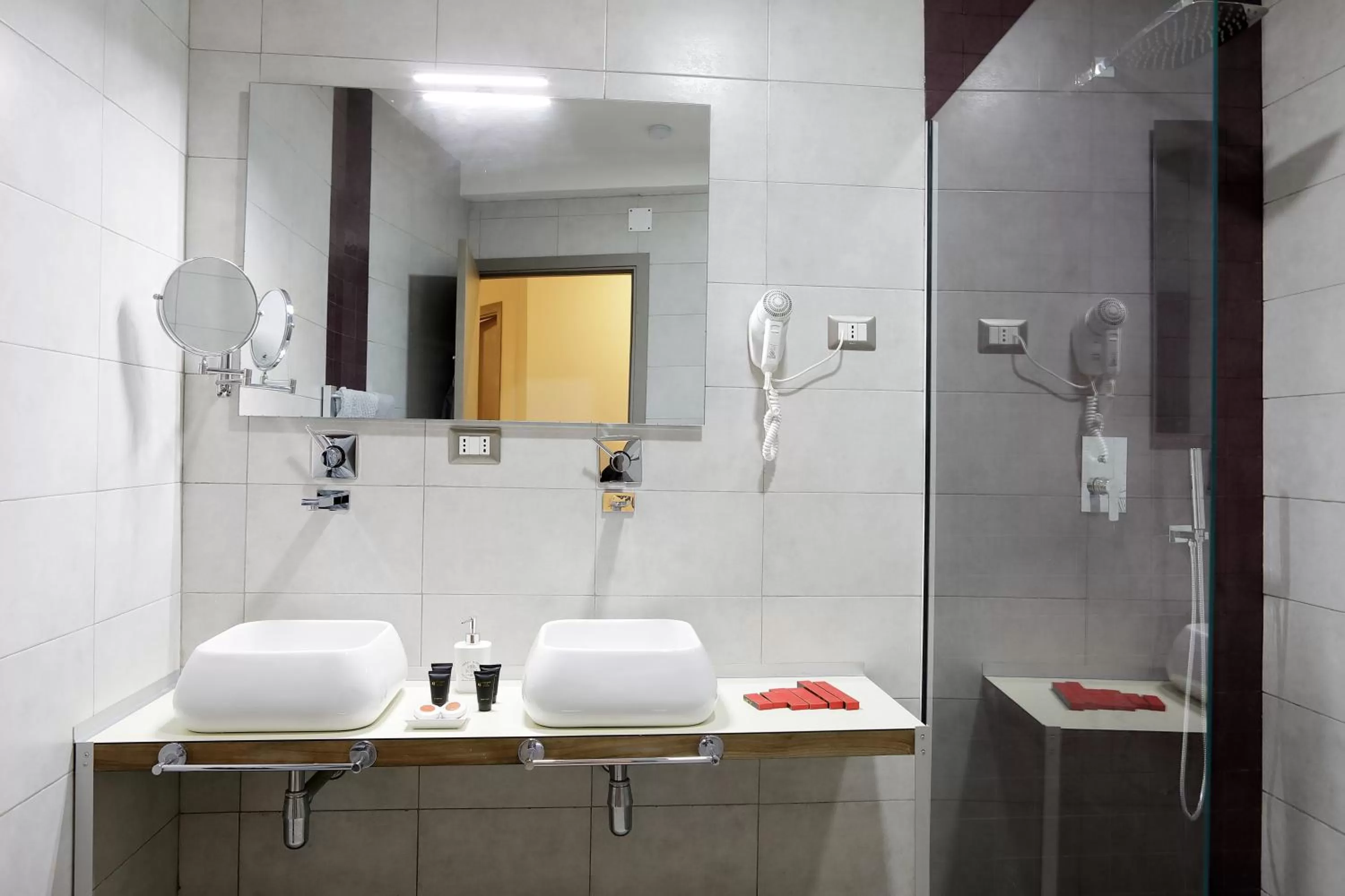 Shower in Hotel La Villette