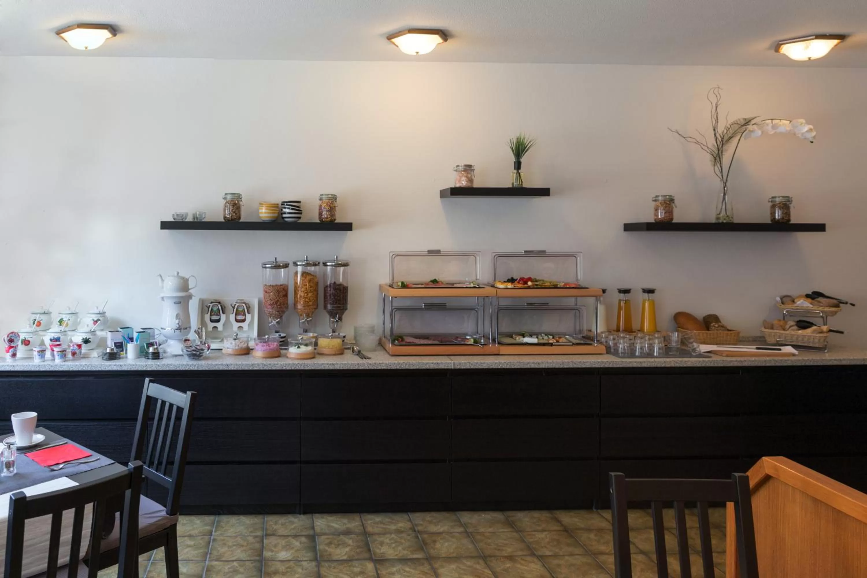 Buffet breakfast in Hotel & Apartment Am Theaterplatz