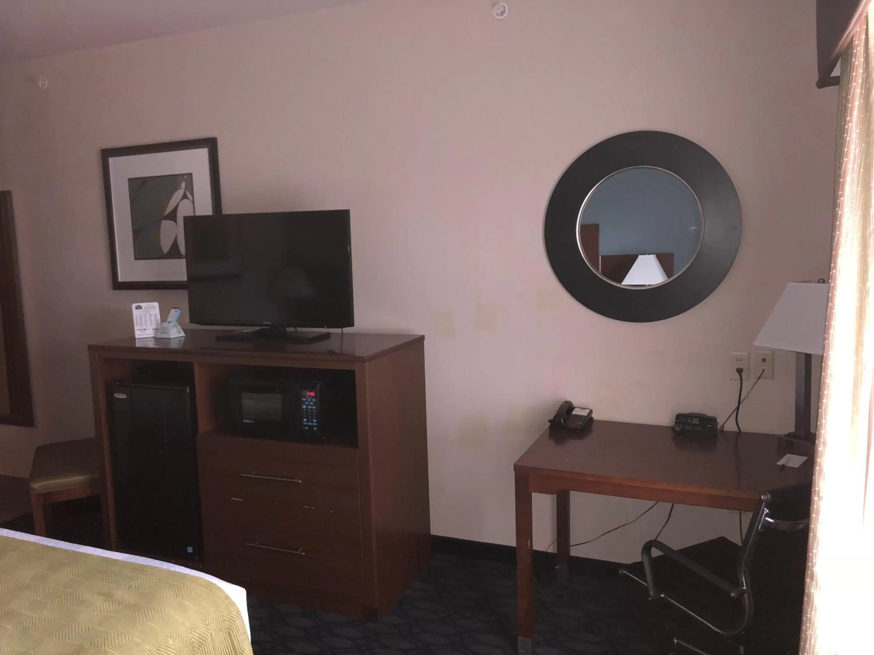 Countryview Inn & Suites