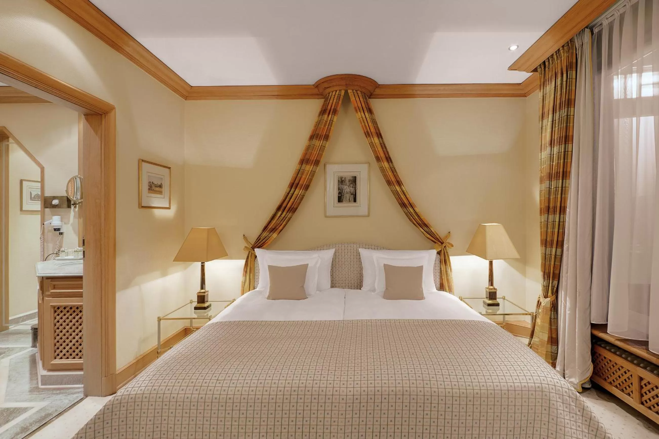 Bed in Excelsior by Geisel