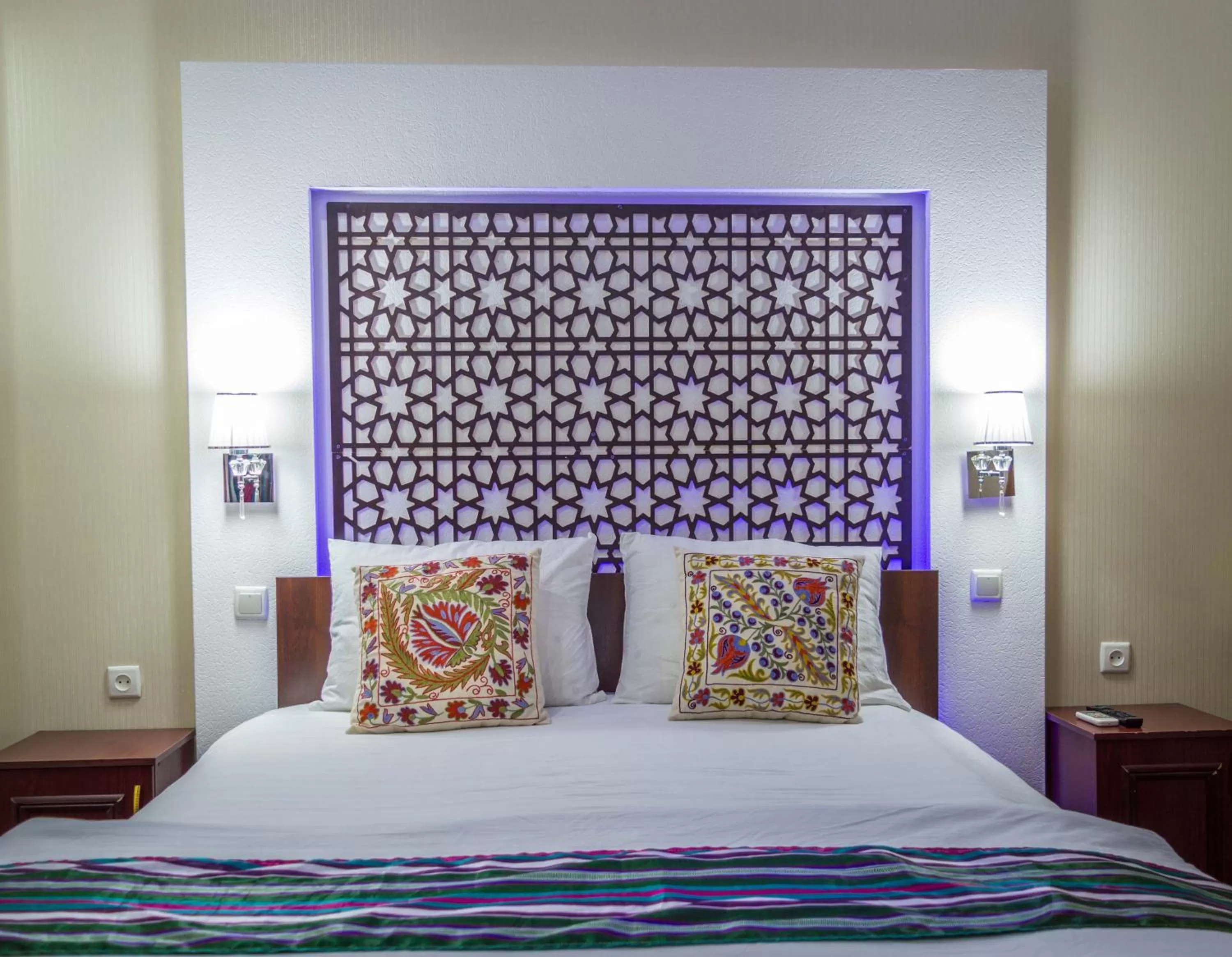 Bed in Jahongir Guest House