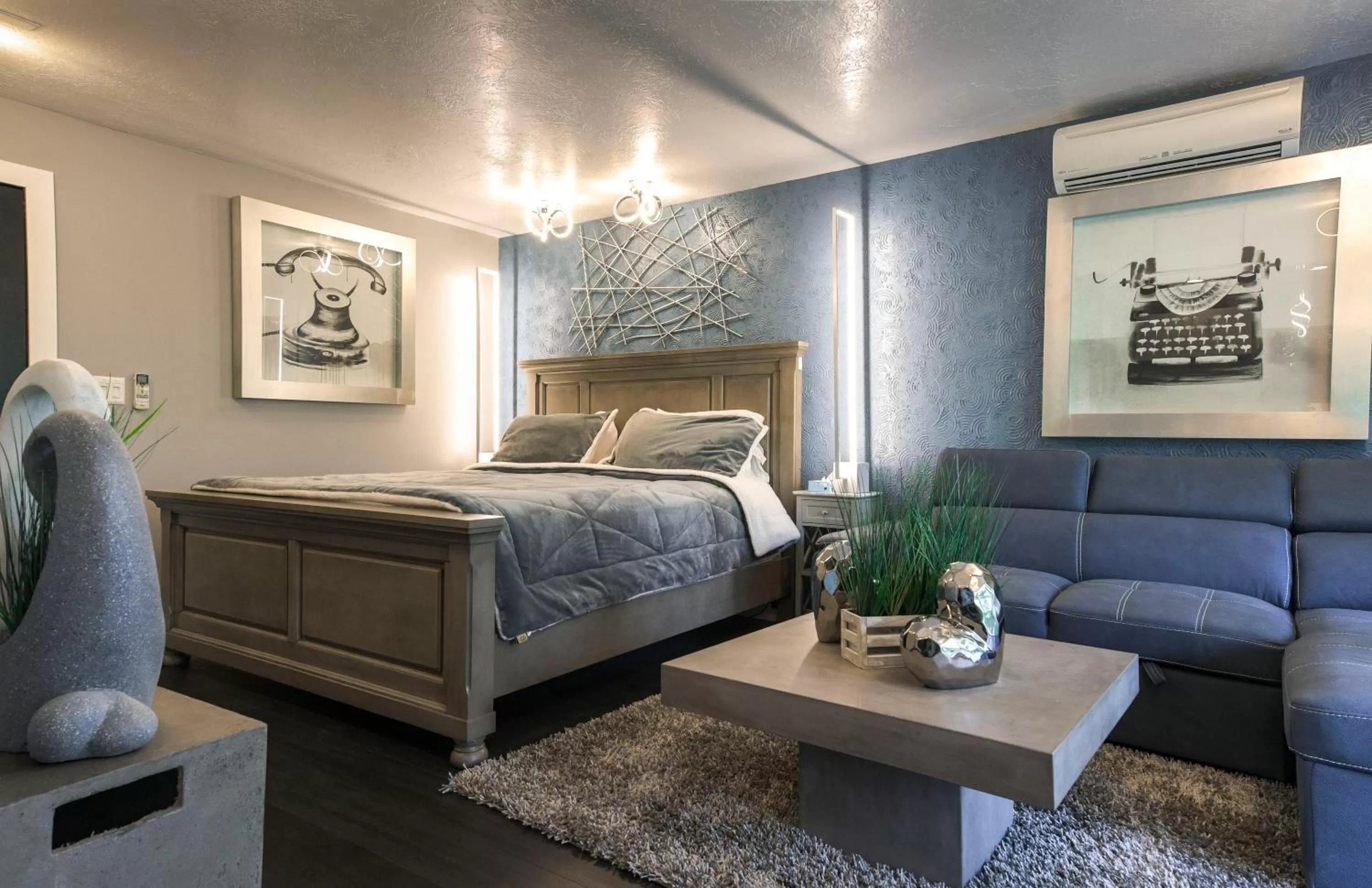 Bed in Treasure Mountain Inn