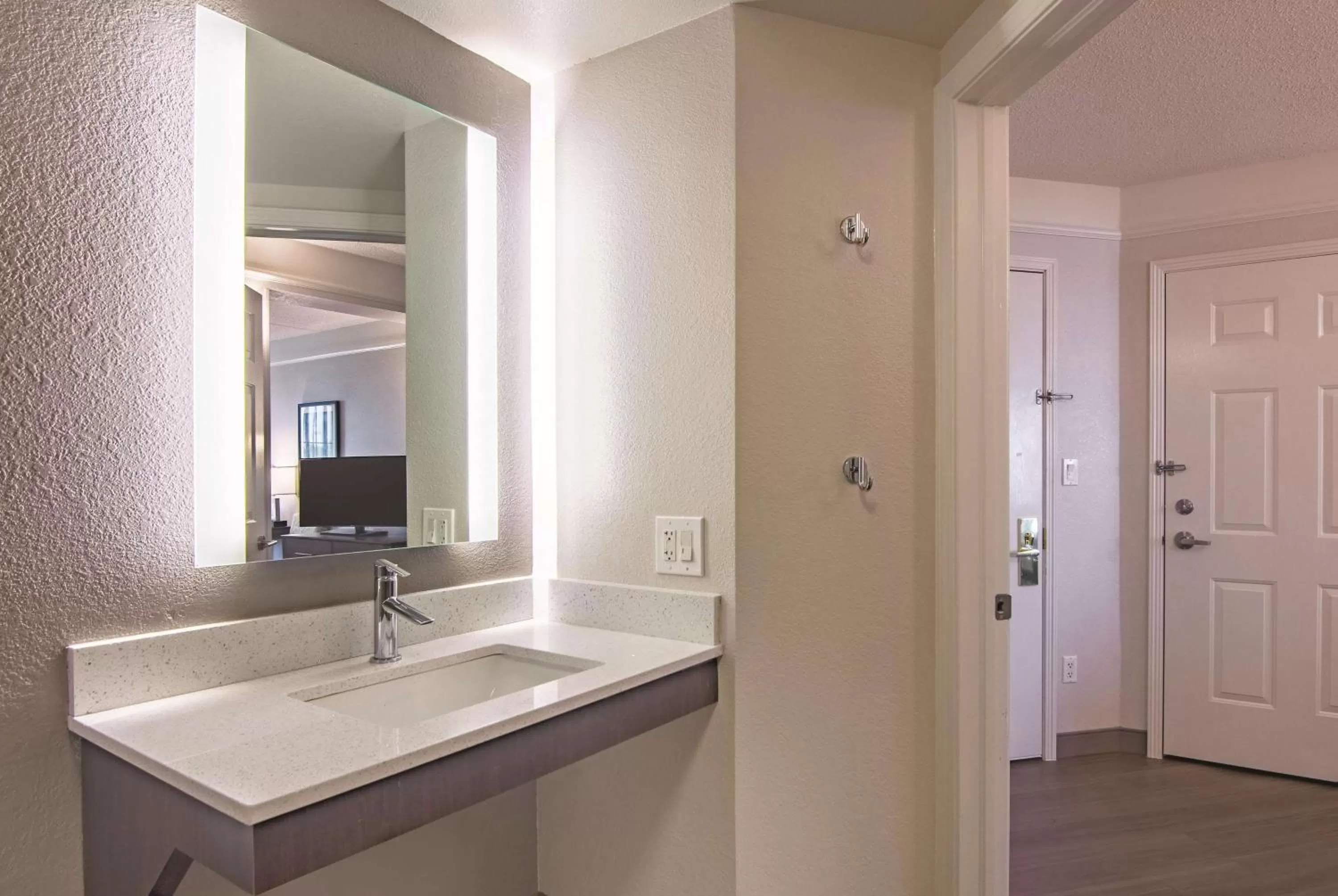 Photo of the whole room in La Quinta by Wyndham Oklahoma City Norman