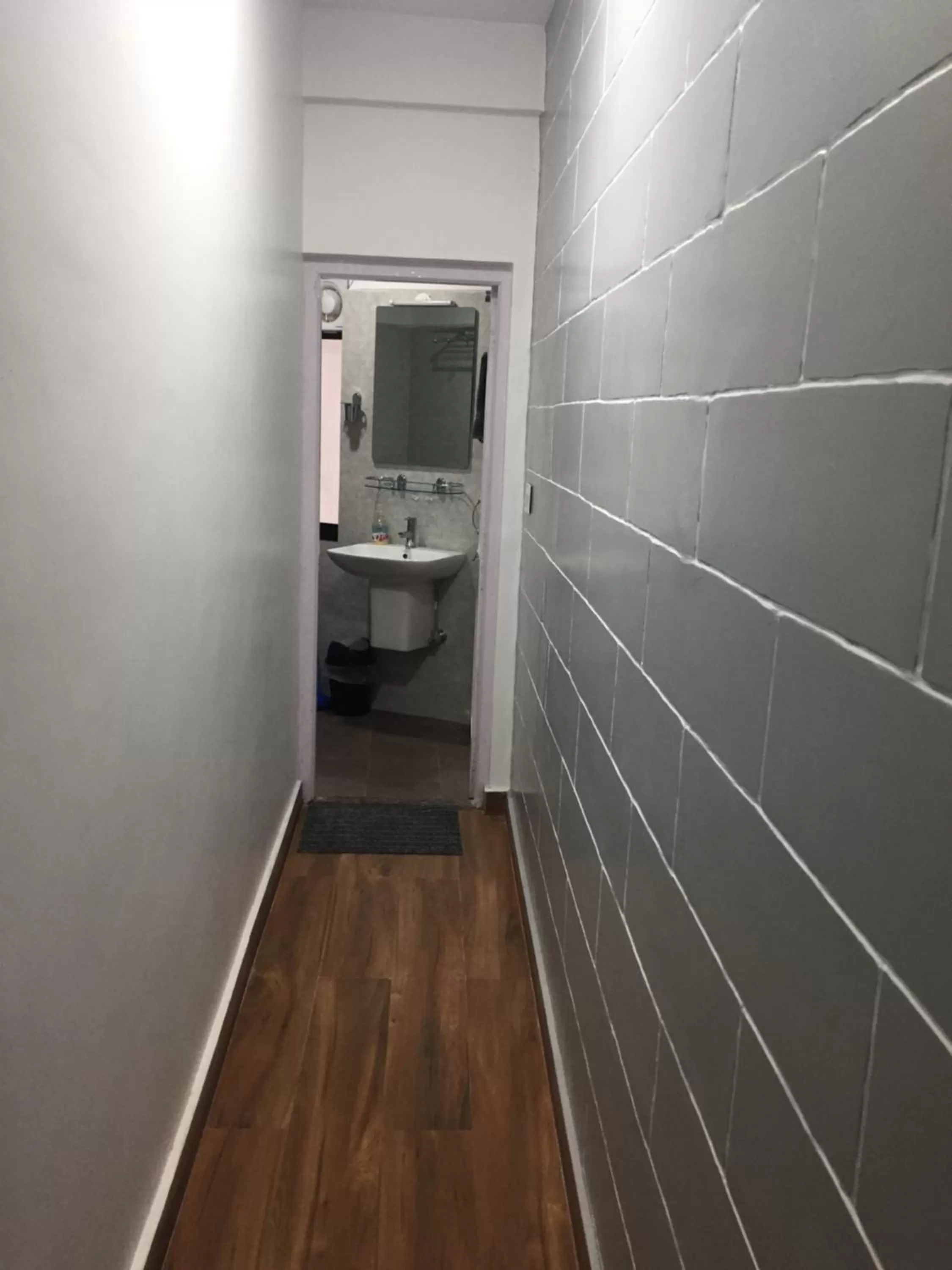 Bathroom in Sleepy Sam -The Traveller’s Hostel