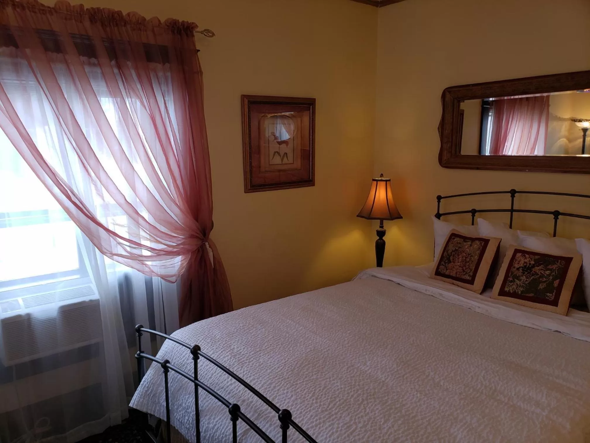 Standard Double Room in Greenbriar Inn