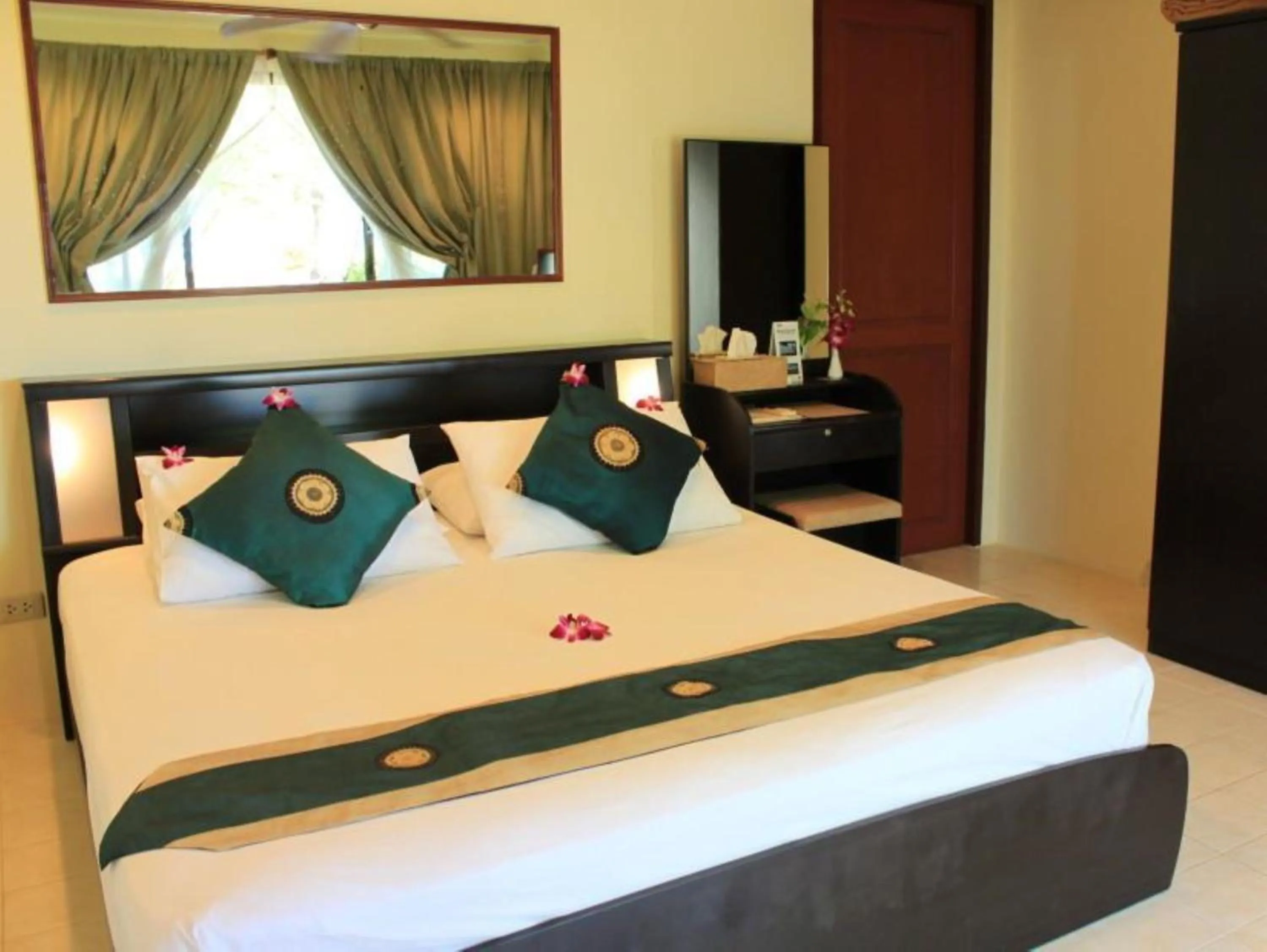 Bedroom, Bed in The Waterfront Hotel at Fisherman's Village