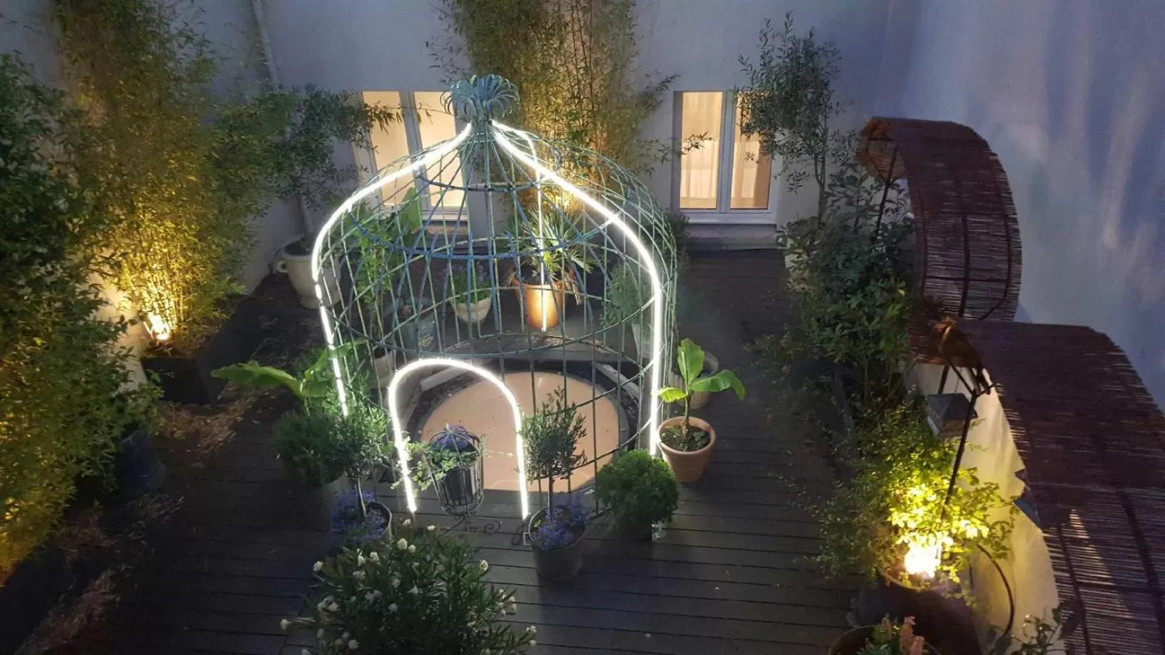 Property building in Hôtel d'Orléans